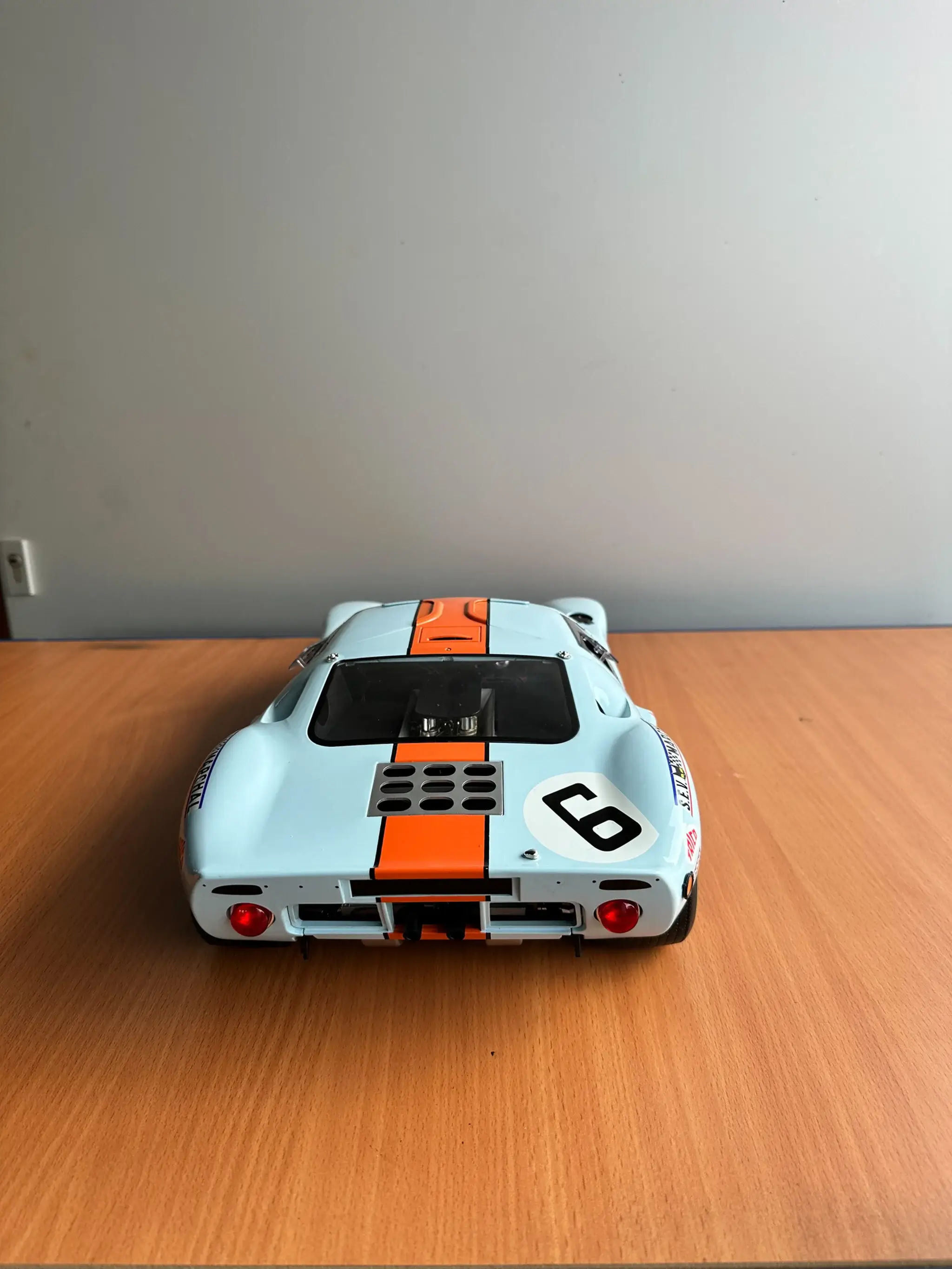 MP: 1:8 Scale Ford GT40 Model | PCARMARKET