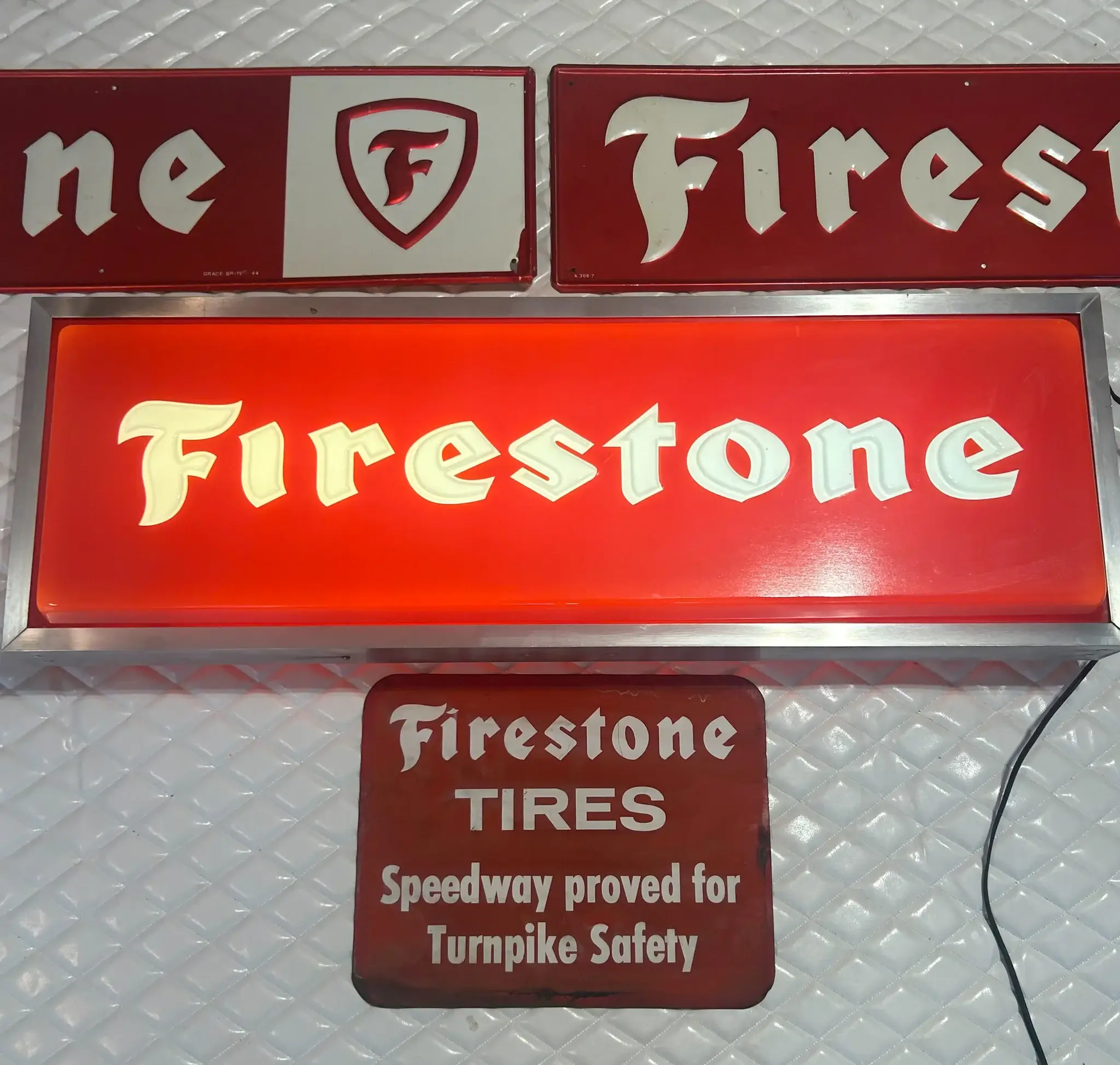 Firestone レトロ金属サイン Amazon.com: 8 X 12 Metal Sign - Firestone Tires - Retro Tin Art