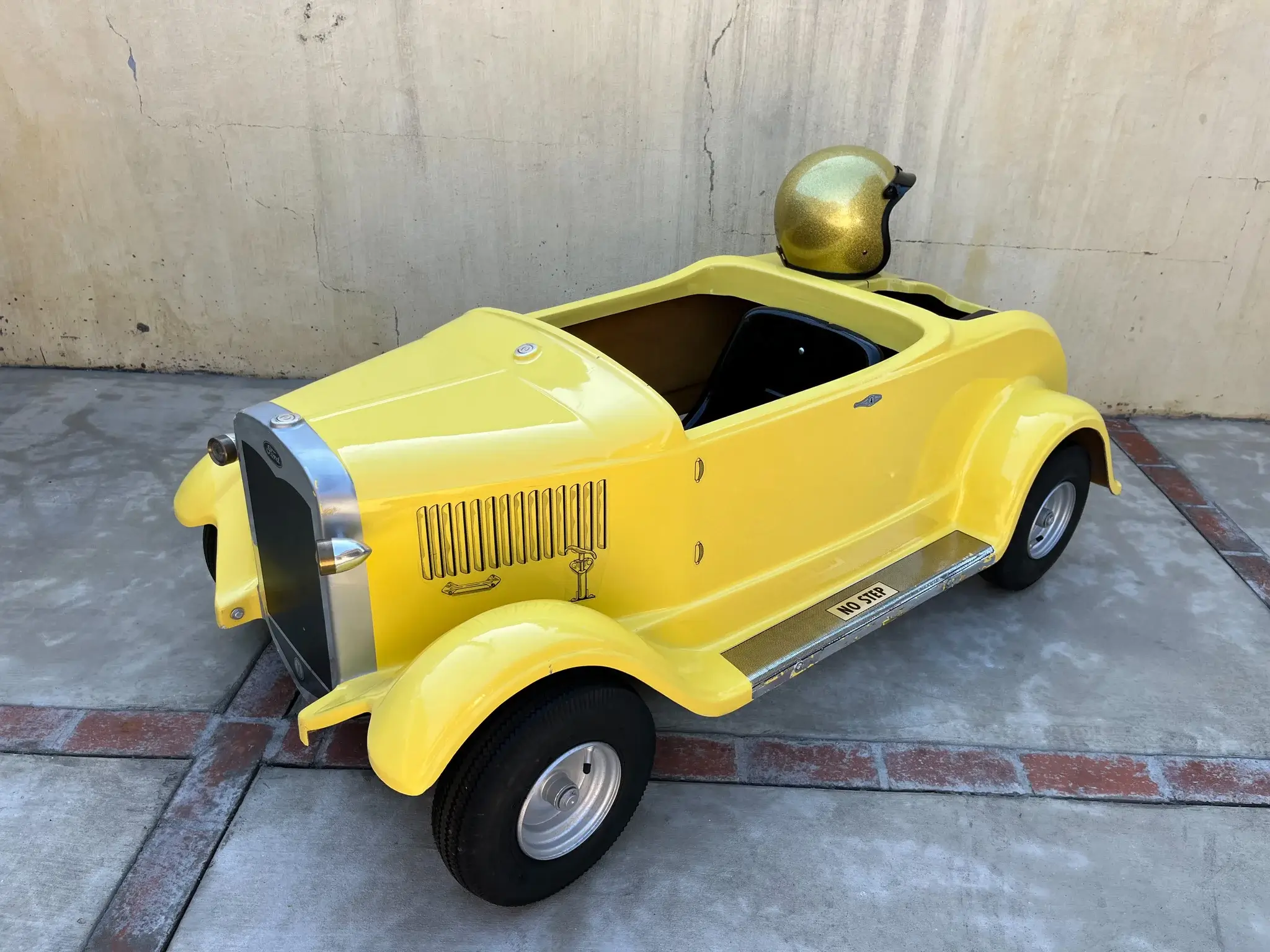 ビンテージ　トッテナム・ホットスパー イエロー MP: 1980 F.W. & Associates Ford Hot Rod-Style Go-Kart | PCARMARKET