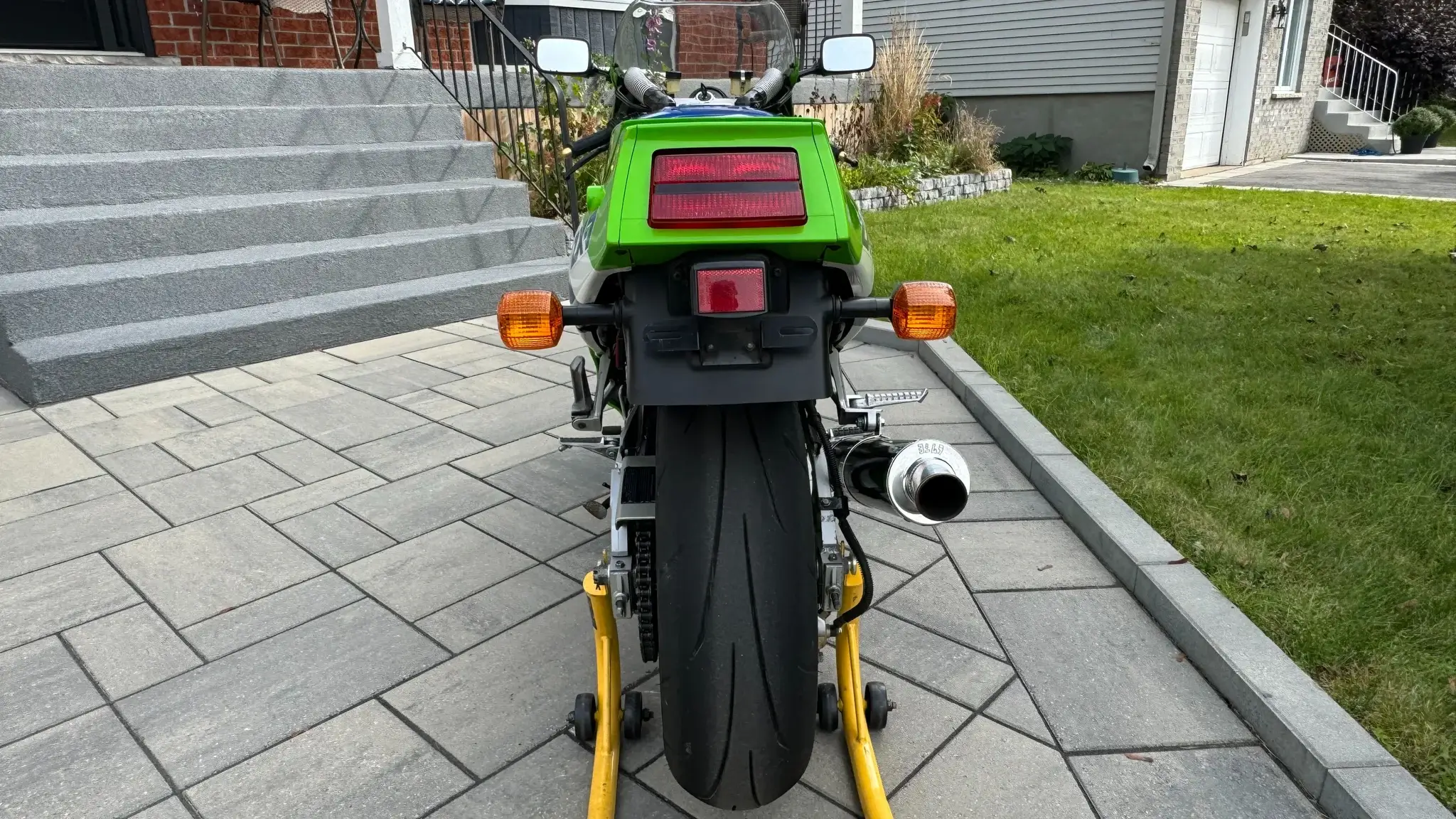 ナタリー 3604px-Kawasaki_Ninja_ZX-7R_-