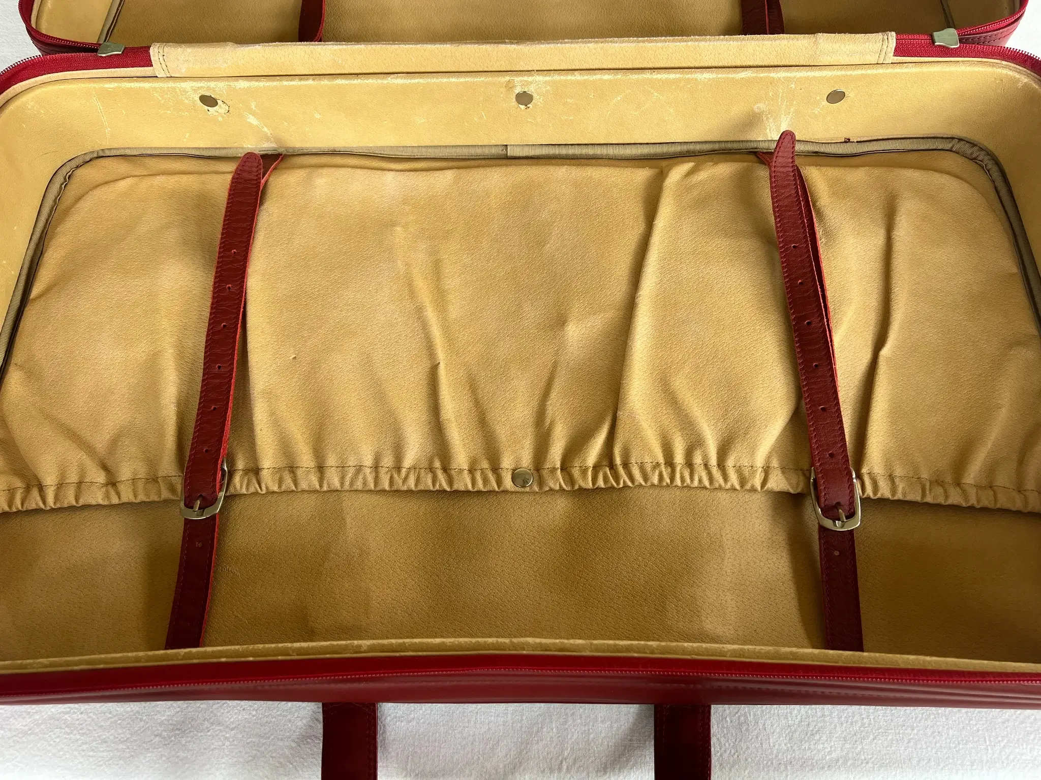 MP: Ferrari 550 Maranello Schedoni Suitcases | PCARMARKET