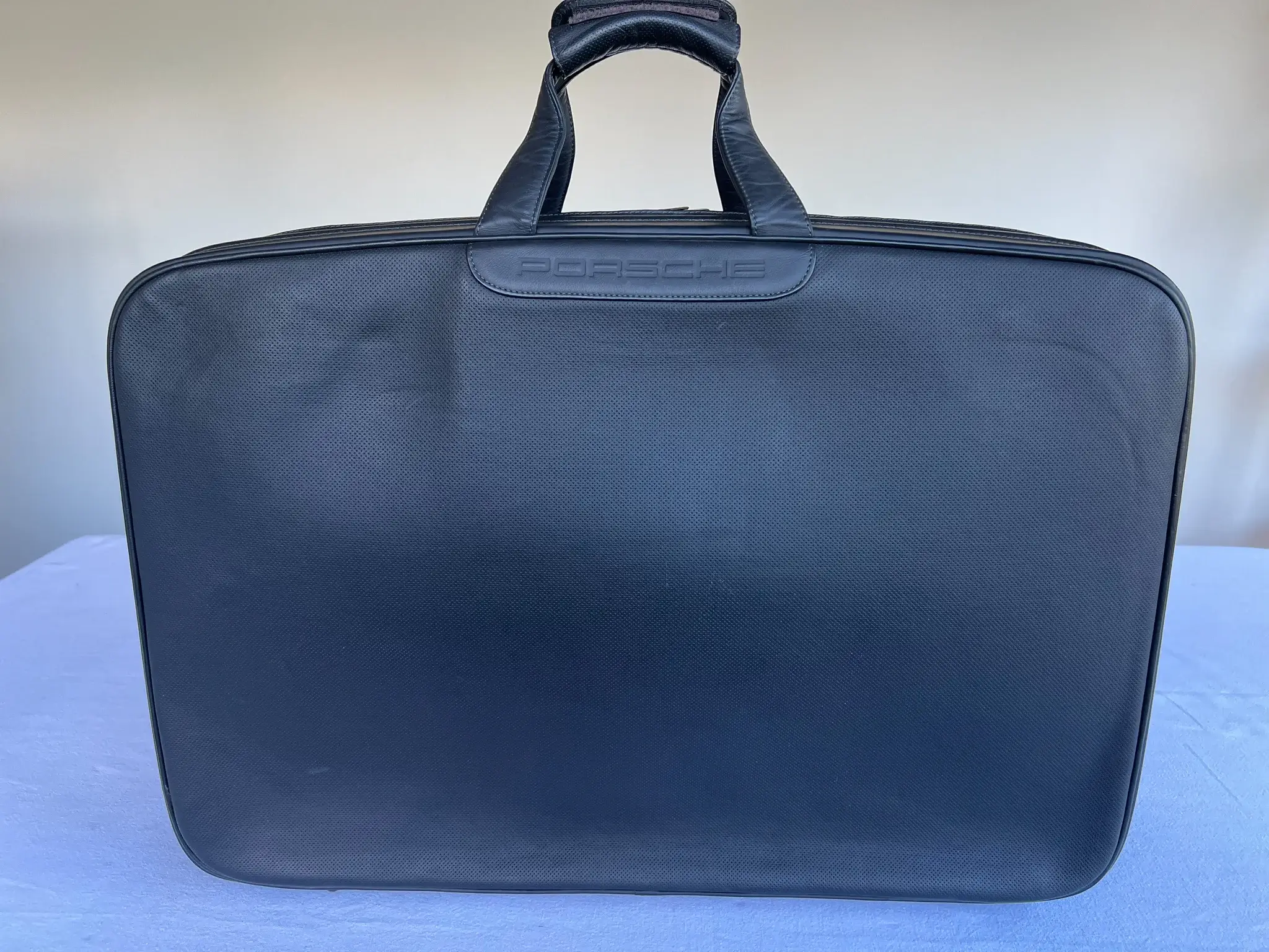 No Reserve Porsche 911 (996) 40th Anniversary Luggage set & Pit