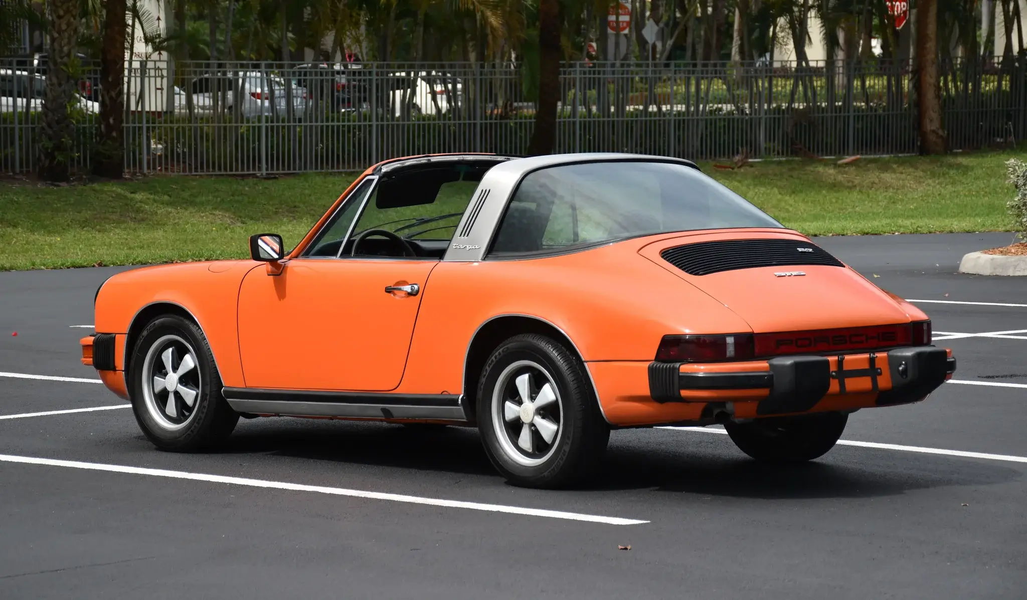 MINICHAMPS Porsche 911 Targa 1977 オレンジ MP: Continental Orange 1977 Porsche 911S Targa 5-Speed | PCARMARKET