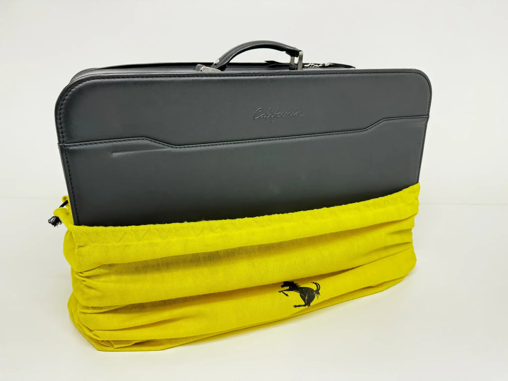 MP: Ferrari California 3 Piece Luggage Set by Schedoni | PCARMARKET