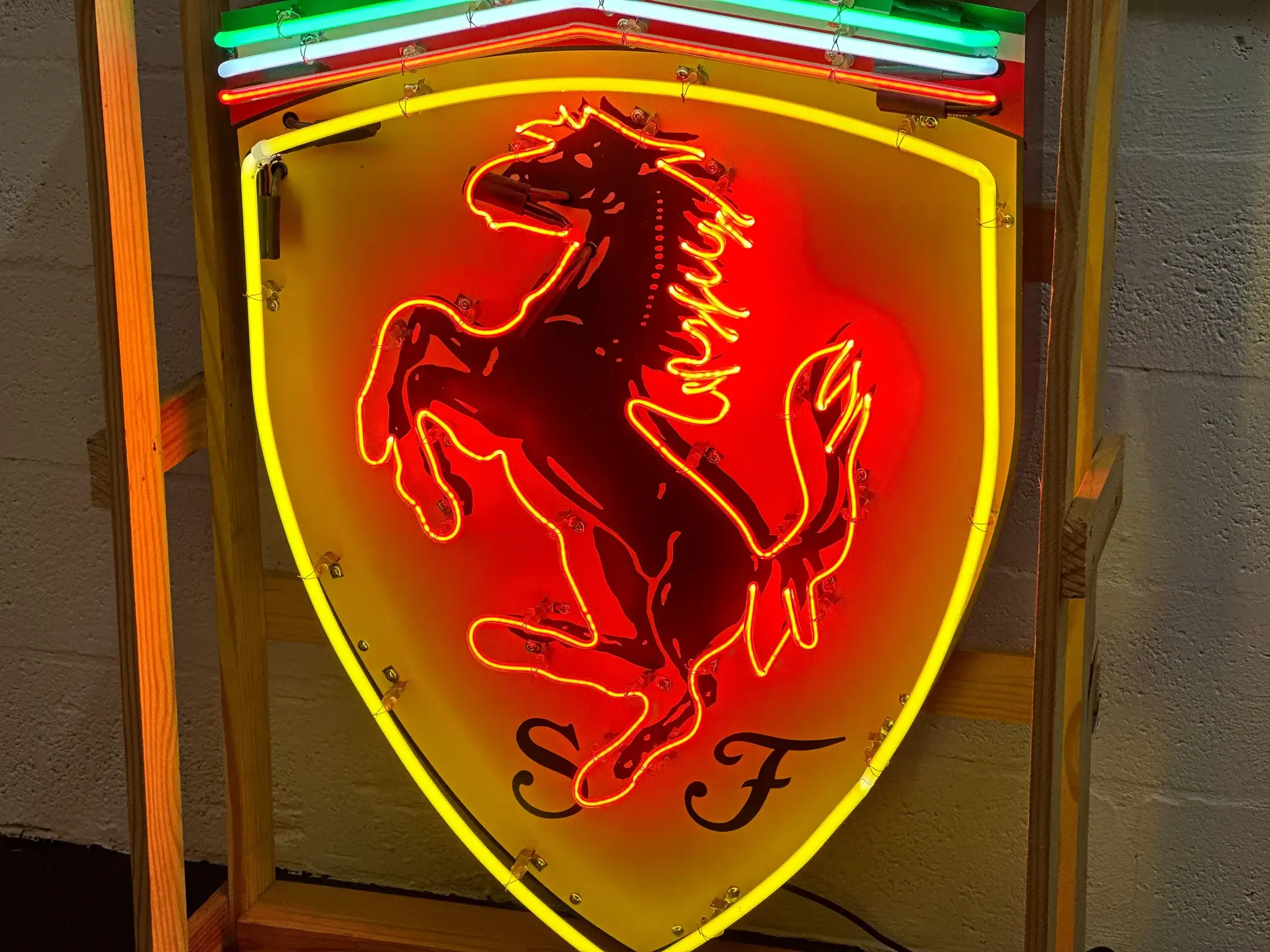 MP: Ferrari Neon Sign | PCARMARKET