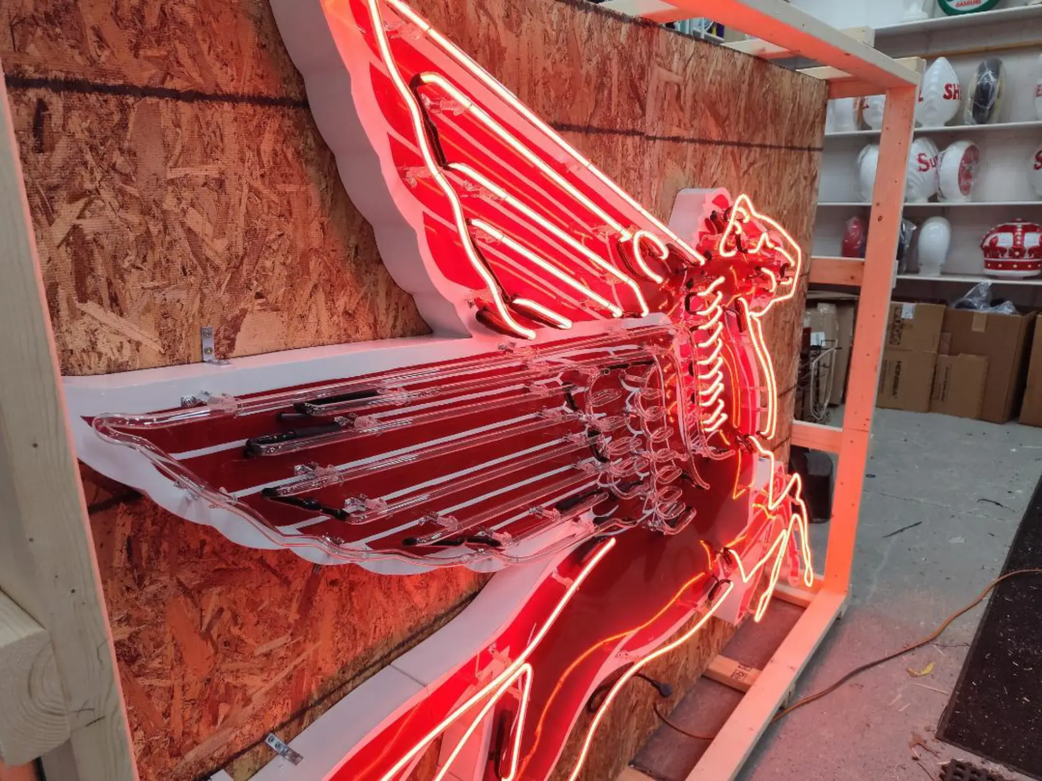 MP: Animated Mobil Pegasus Neon Sign | PCARMARKET