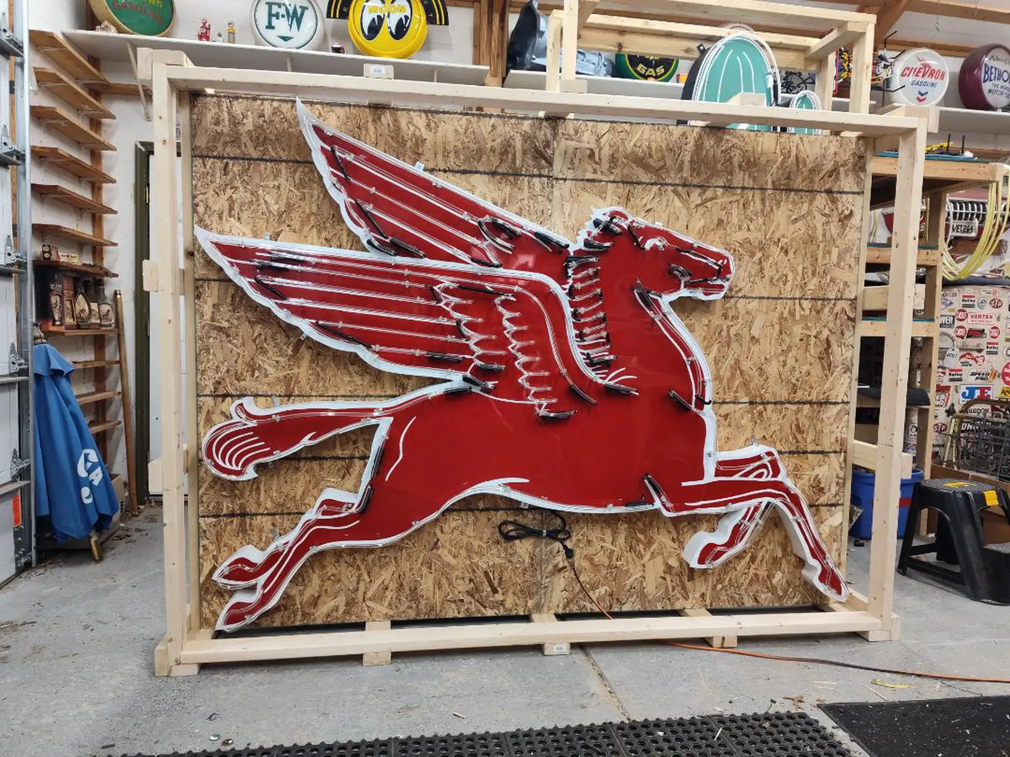 MP: Animated Mobil Pegasus Neon Sign | PCARMARKET