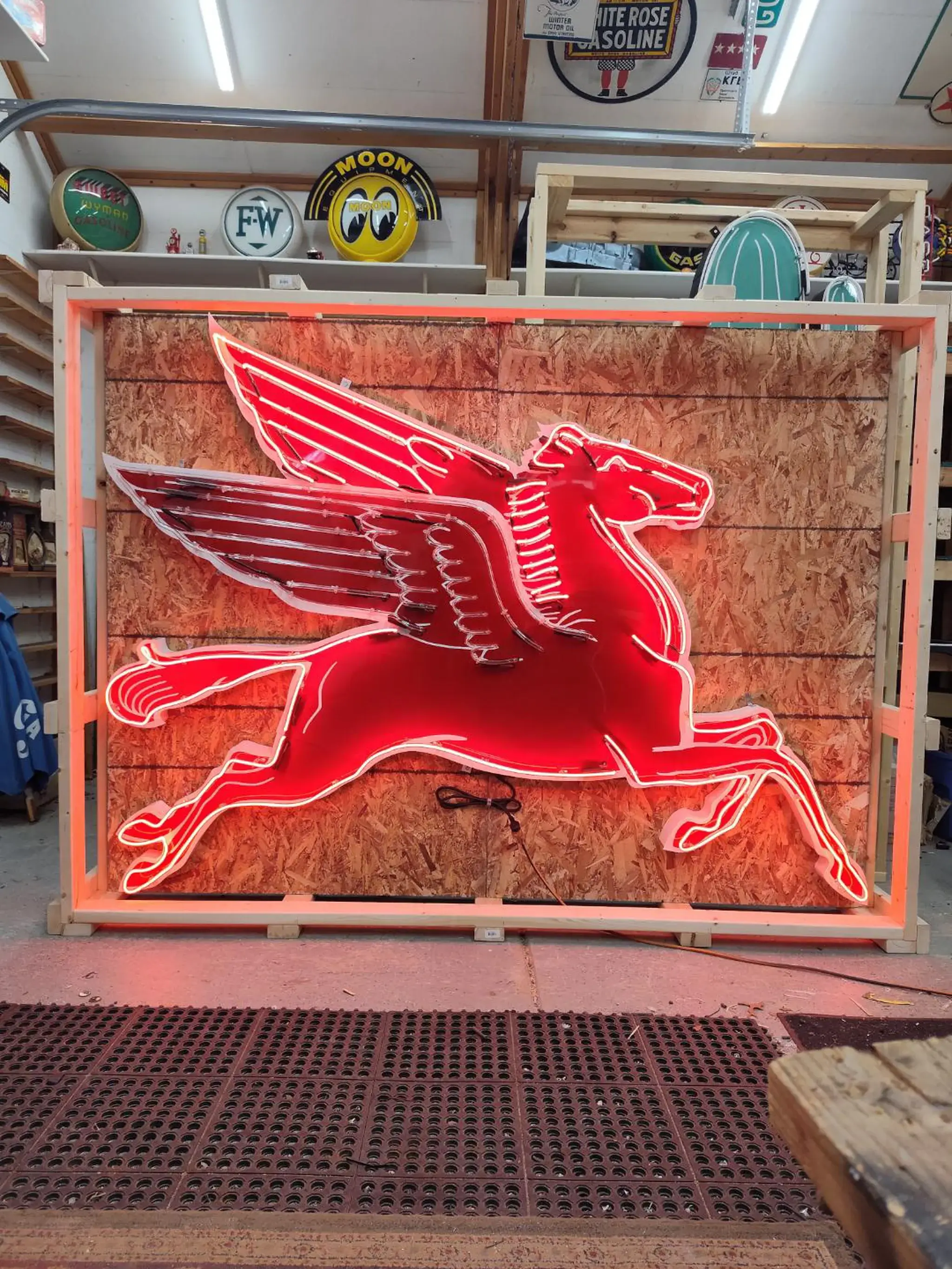 MP: Animated Mobil Pegasus Neon Sign | PCARMARKET