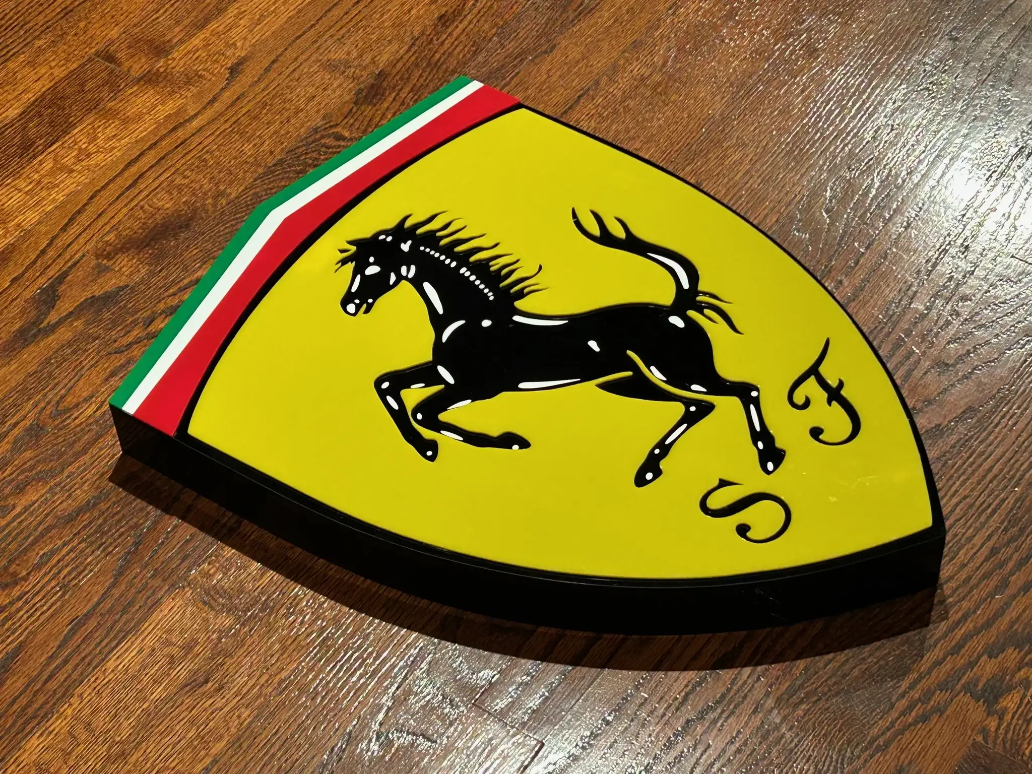 RILFerrari フェラーリ ソフトシェルベスト ジレ エンブレム No Reserve Ferrari Crest | PCARMARKET