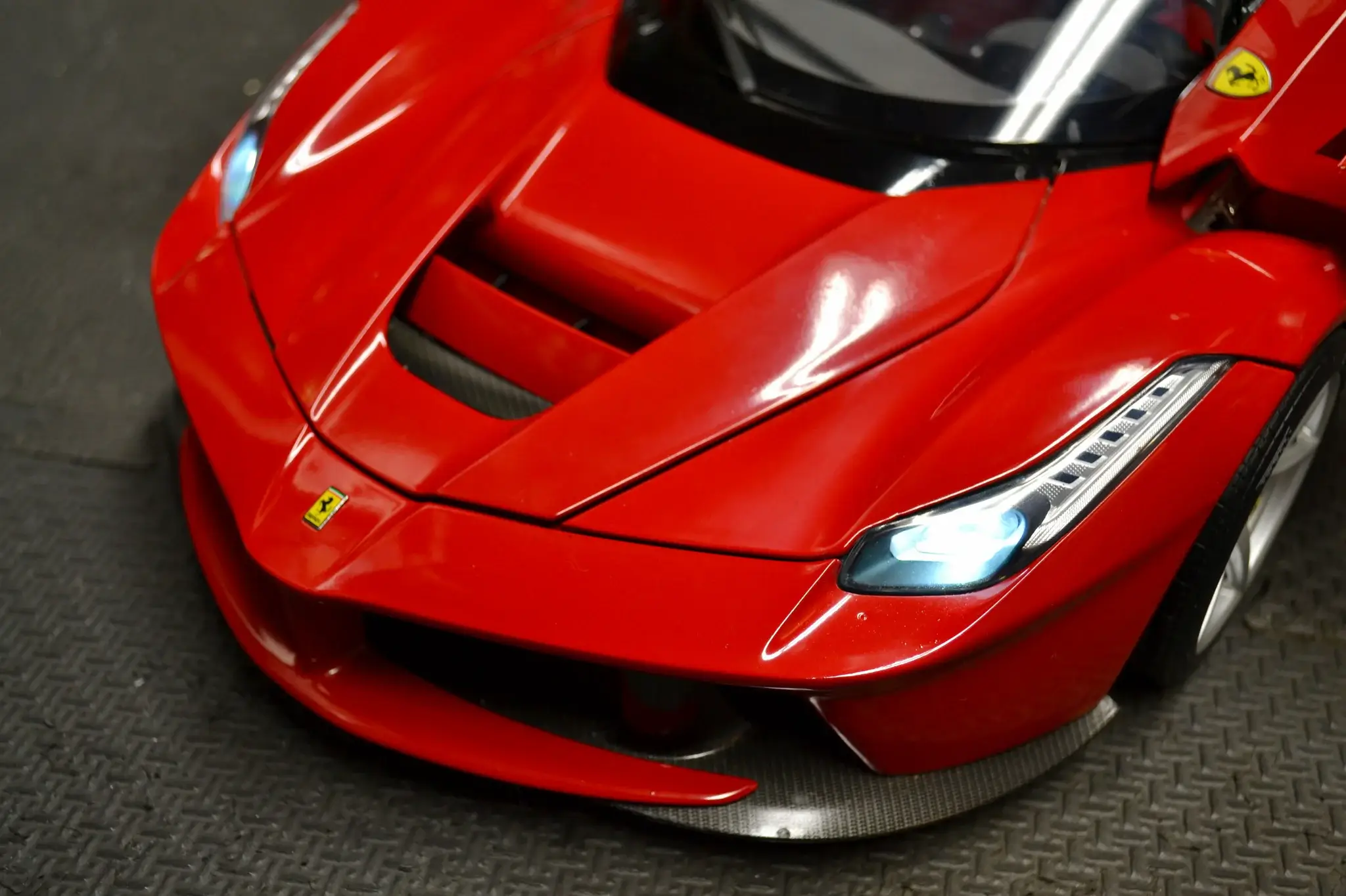 MP: 1:8 Scale DeAgostini Ferrari LaFerrari Model Car | PCARMARKET