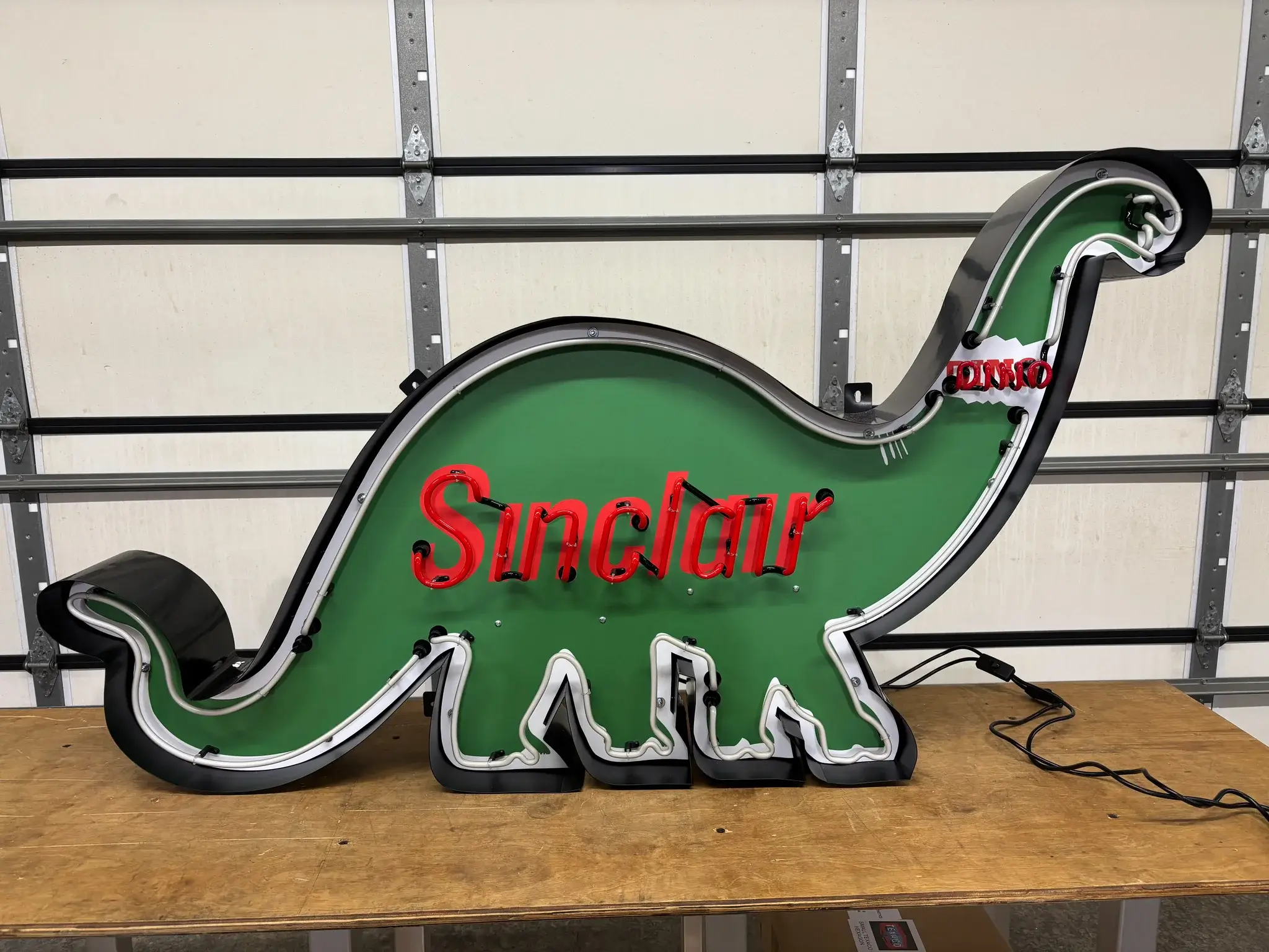 MP: Sinclair Dino Neon Sign | PCARMARKET