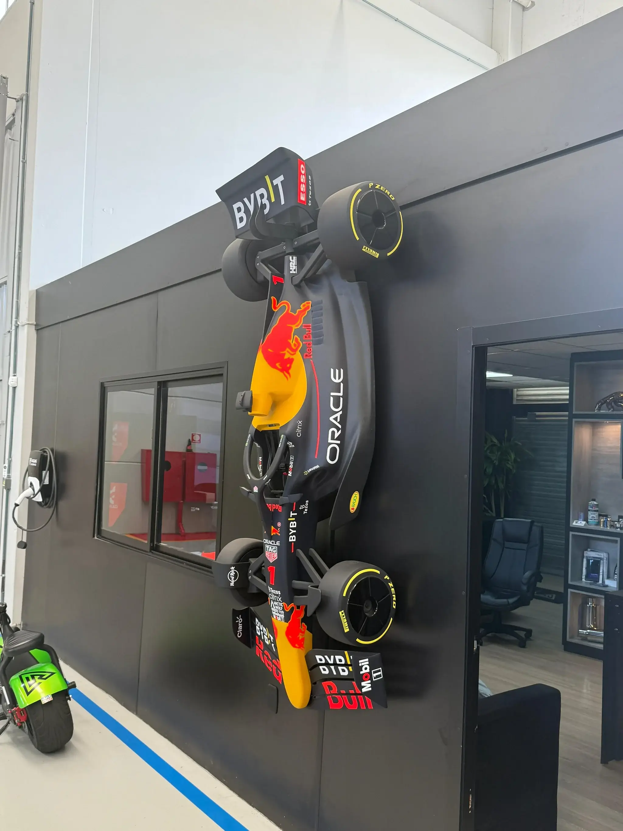 No Reserve Redbull Max Verstappen RB18 1:2 Scale Display Model