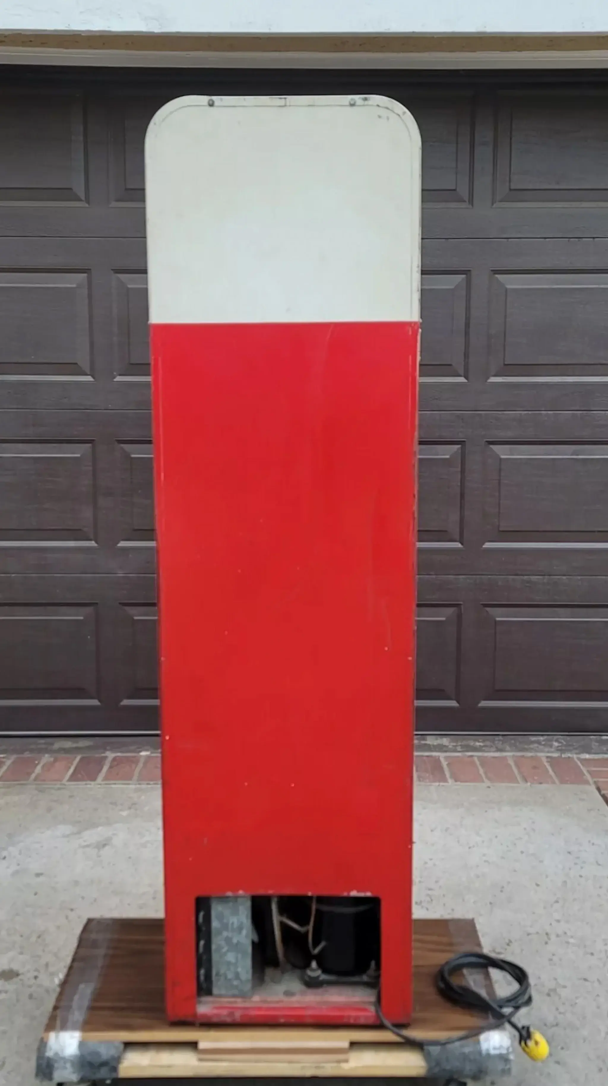 MP: Original Vintage Coca-Cola V-44 Vending Machine | PCARMARKET