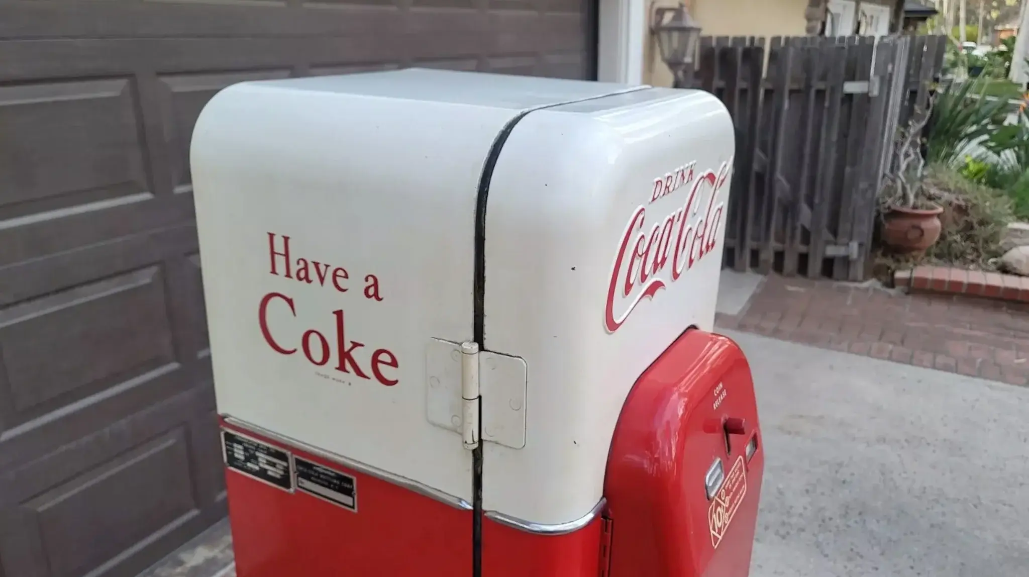 MP: Original Vintage Coca-Cola V-44 Vending Machine | PCARMARKET