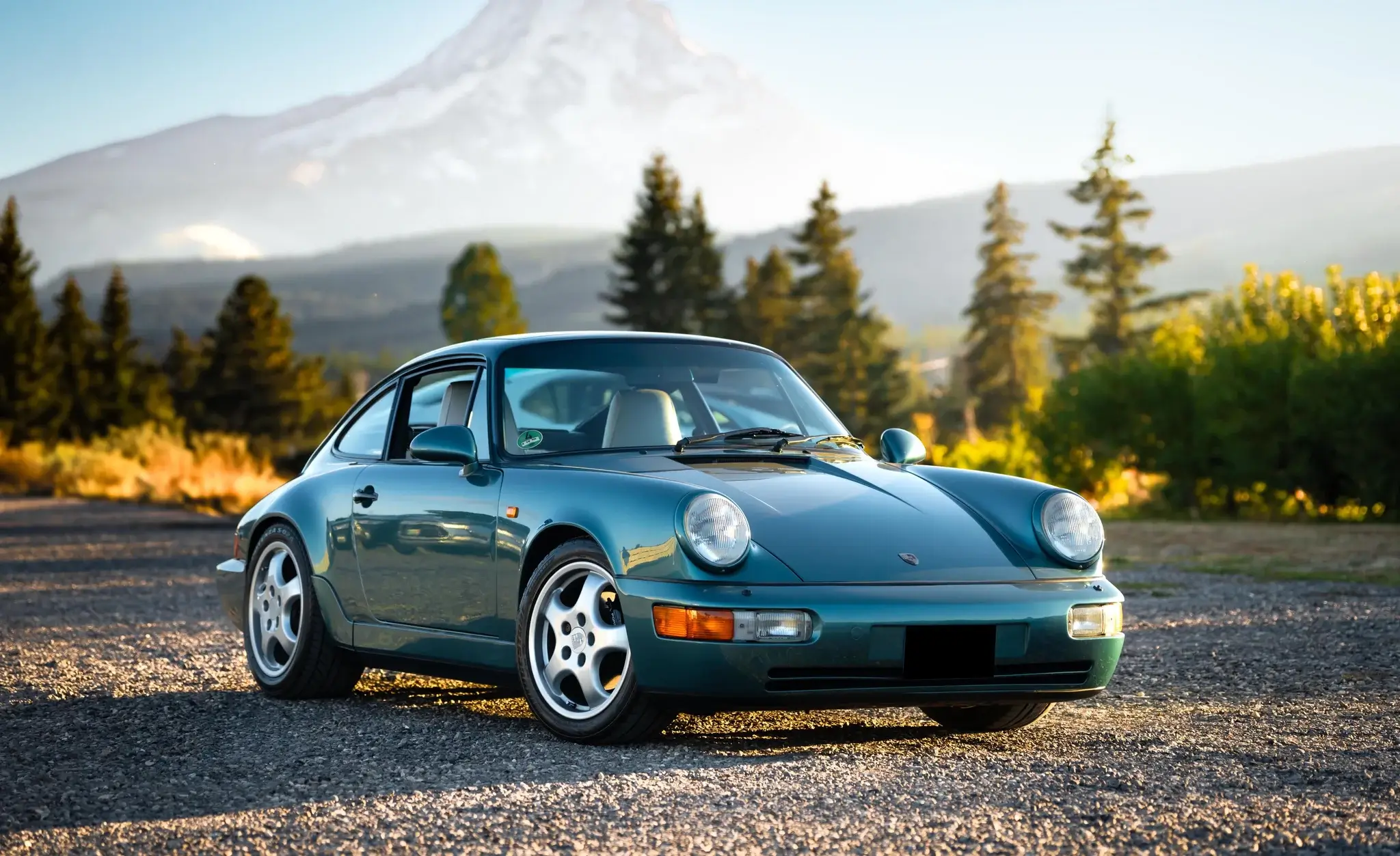 リバティウォーク　メタリックブルー Turquoise Metallic 1992 Porsche 964 Carrera 4 Coupe 5-Speed