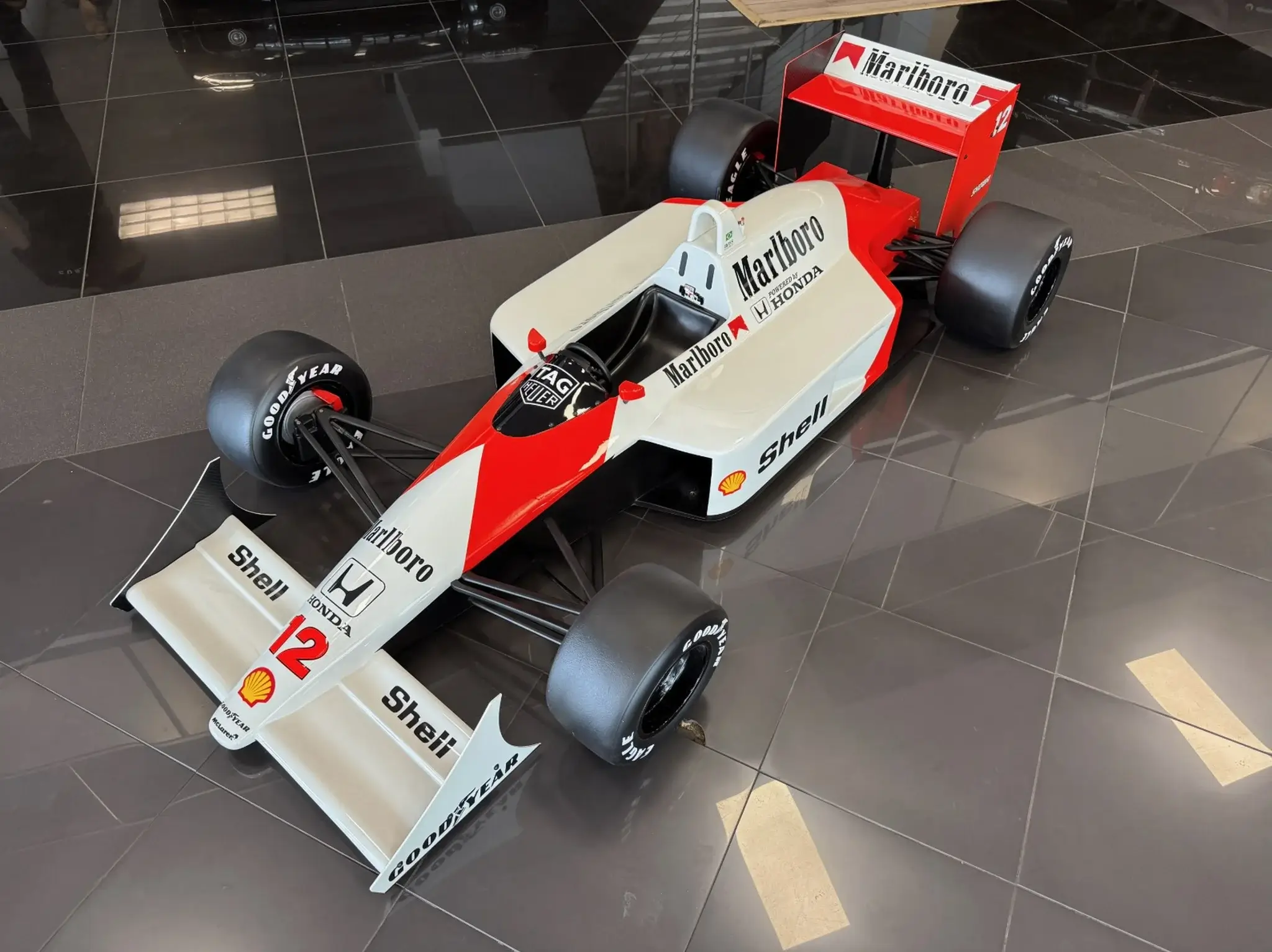 ロボット McLaren MP4/4 Ayrton Senna 1988 WERK83 1:18 Ayrton Senna McLaren MP4/4 #12 Winner British GP