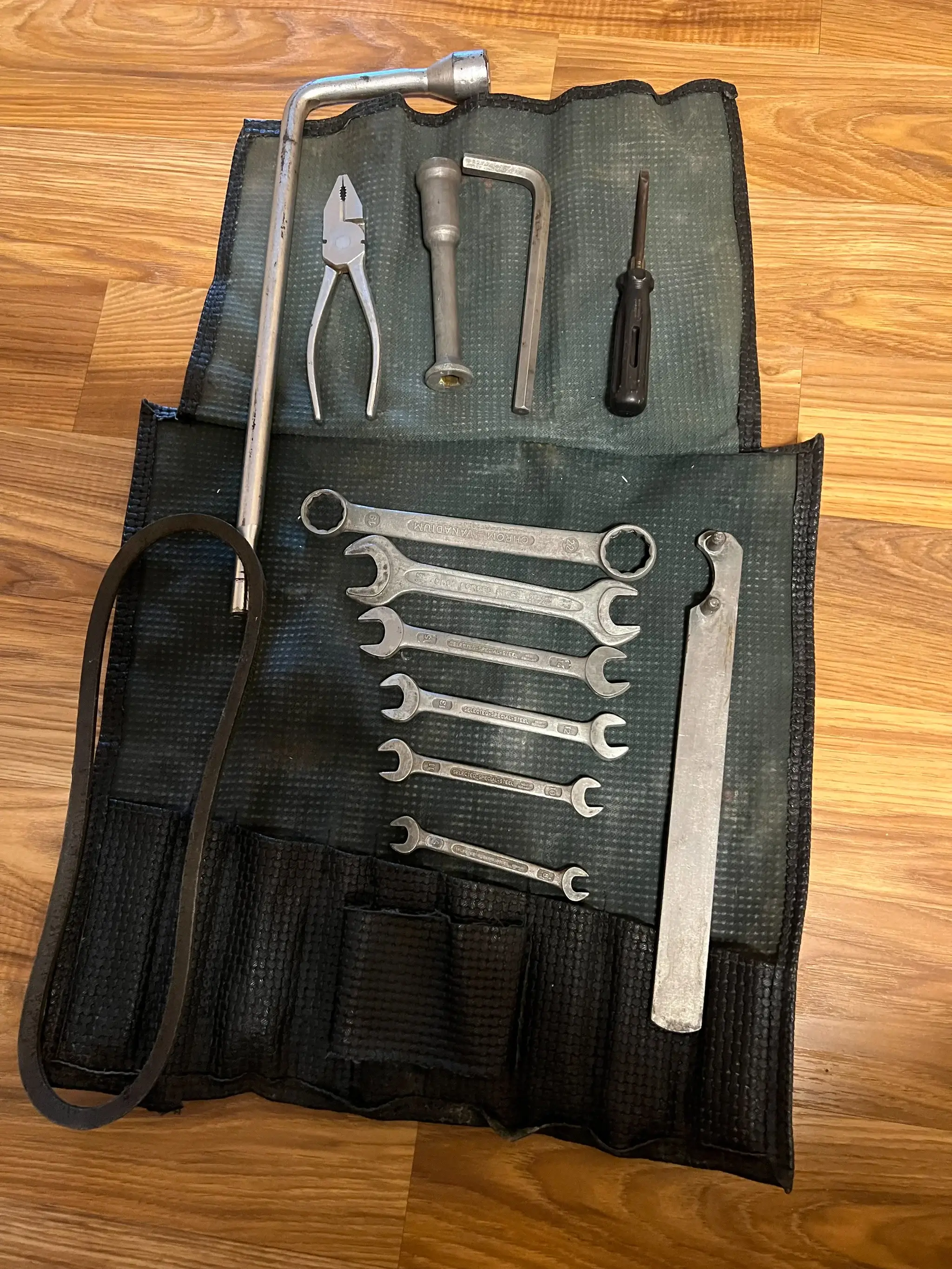 MP: 1973 Porsche 911RS/S/E/T Factory Tool Kit and Owners Manual