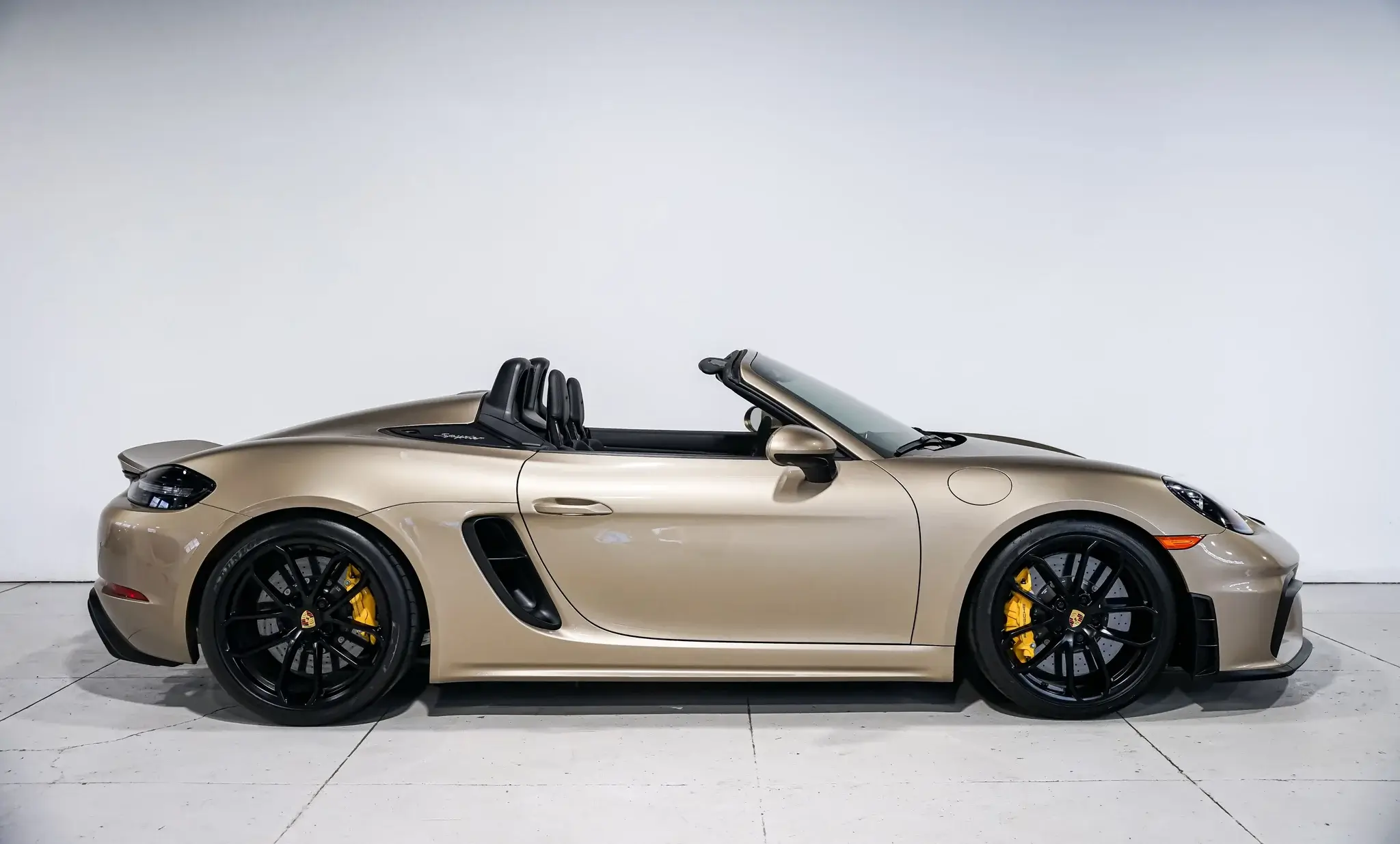 CARSON ポルシェ　Boxter MP: 1k-Mile 2023 Porsche 718 Boxster Spyder Paint to Sample w