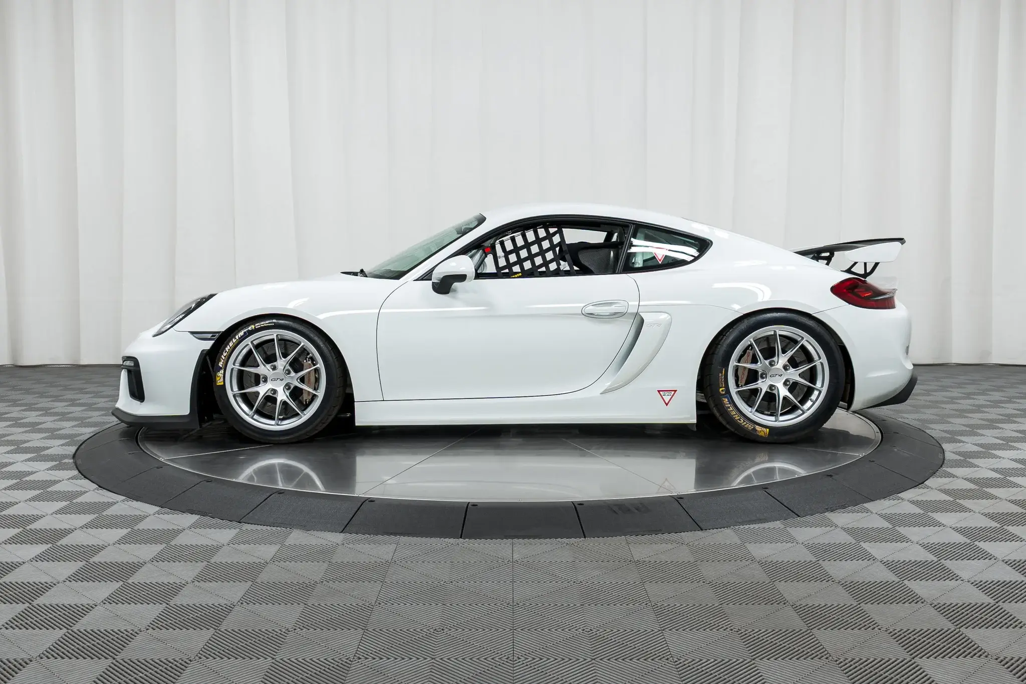 MarketPlace: 24-Mile 2016 Porsche 981 Cayman GT4 Clubsport