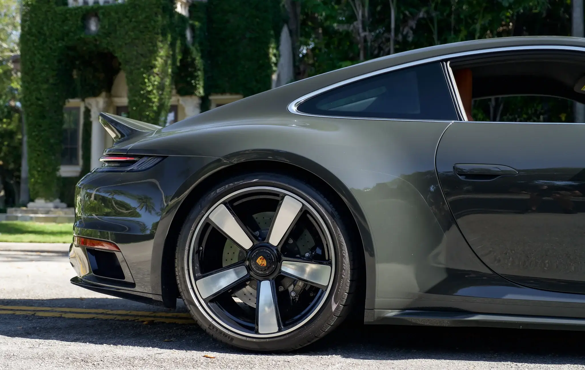 AMR ポルシェ　ターボ　シリアルナンバー　３２ 850-Mile PTS Slate Grey 2023 Porsche 911 Sport Classic | PCARMARKET