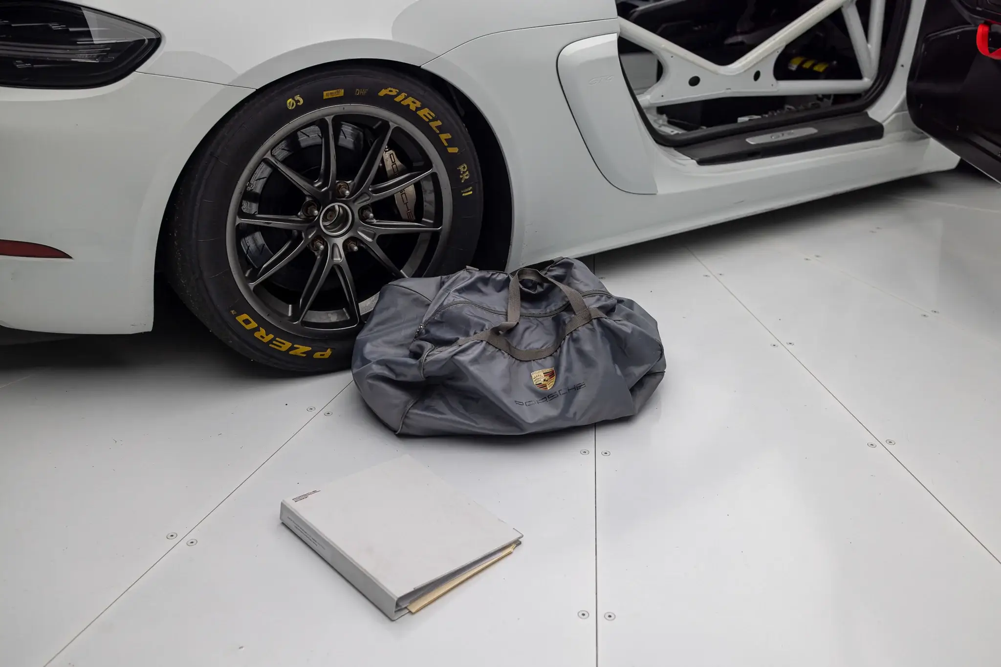 2019 Porsche 718 Cayman GT4 Clubsport | PCARMARKET