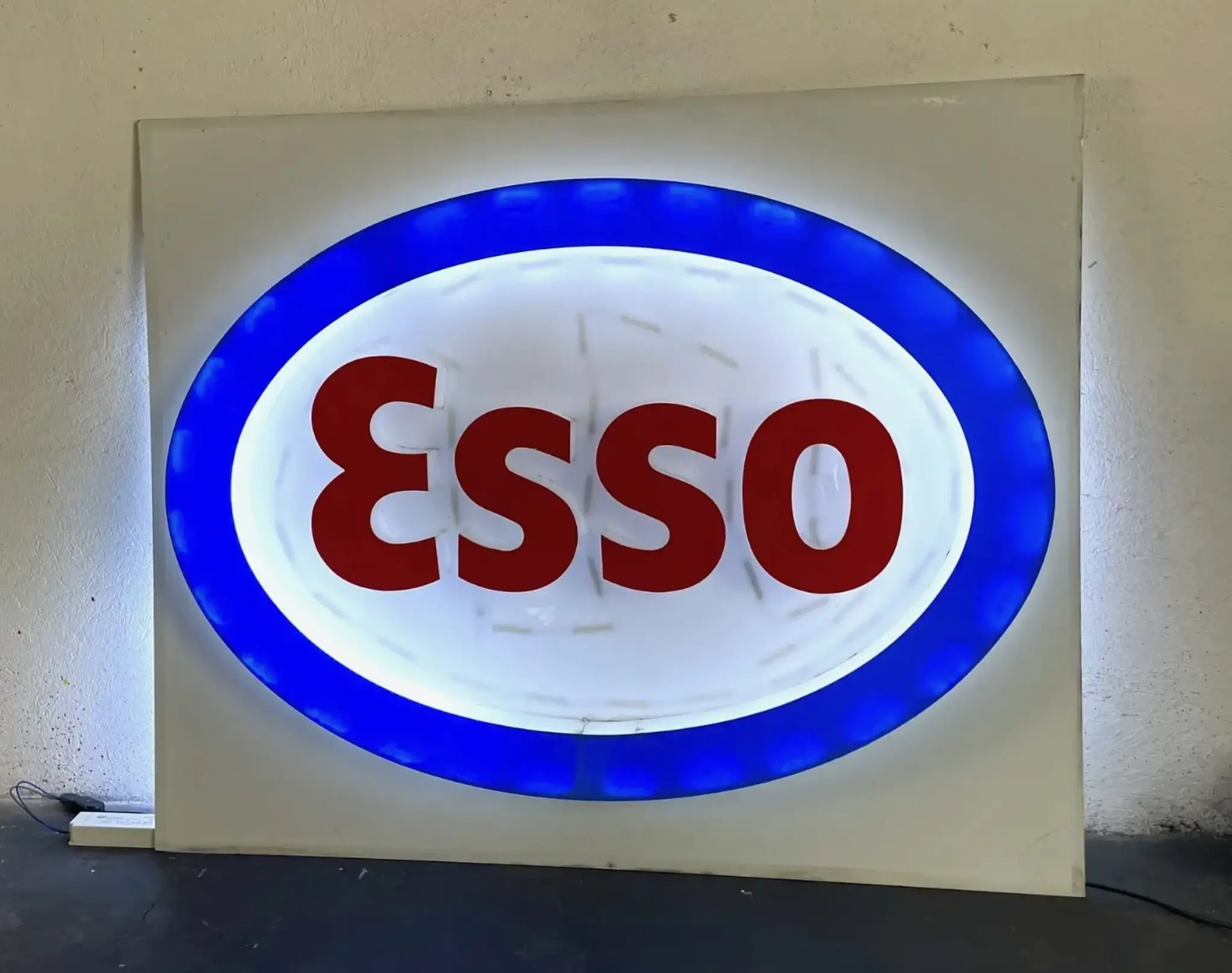 ＥＳＳＯ　ビンテージ　エッソボーイ　ライト No Reserve Illuminated 1970's Esso Sign | PCARMARKET