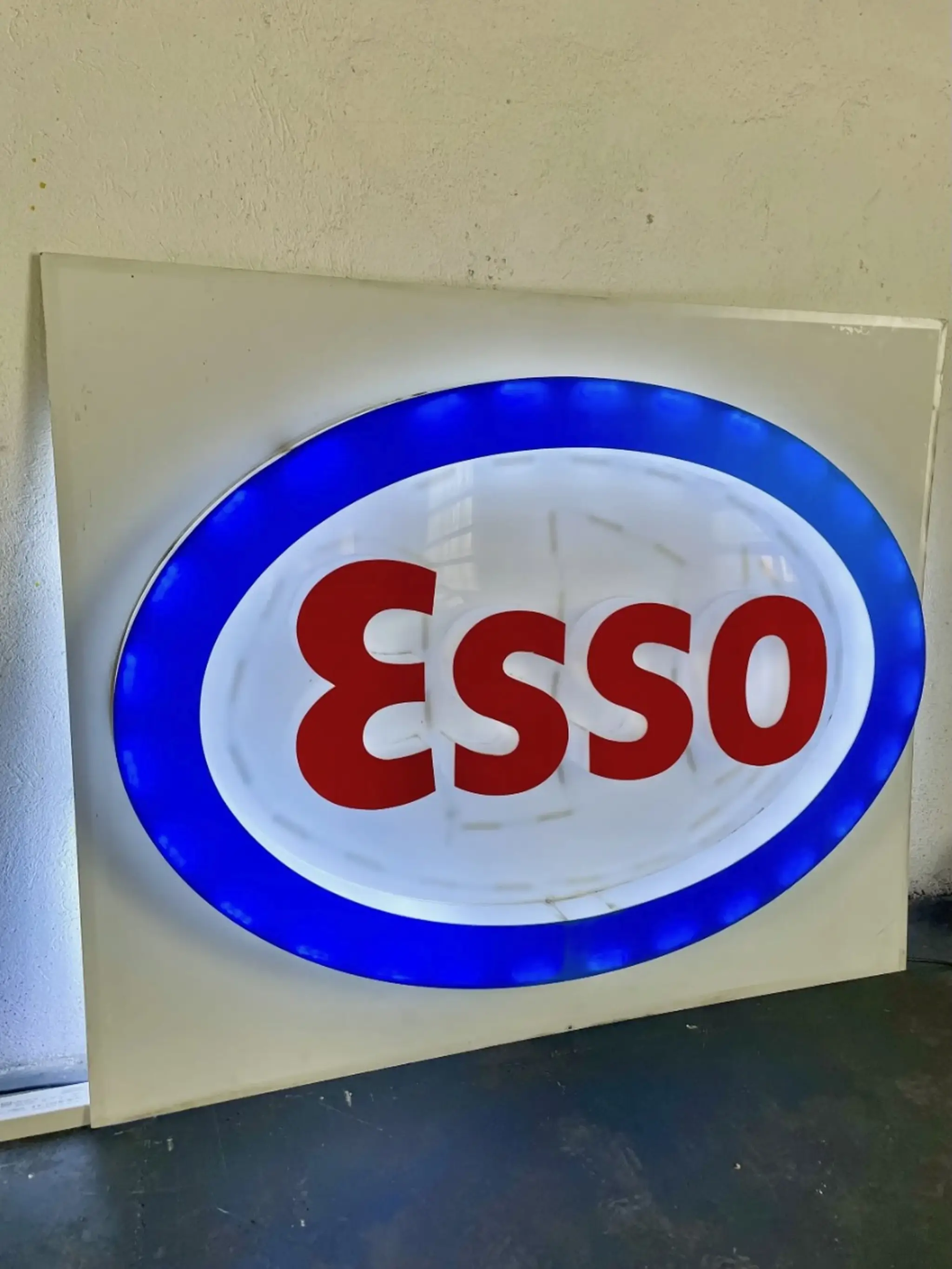 No Reserve Illuminated 1970's Esso Sign | PCARMARKET
