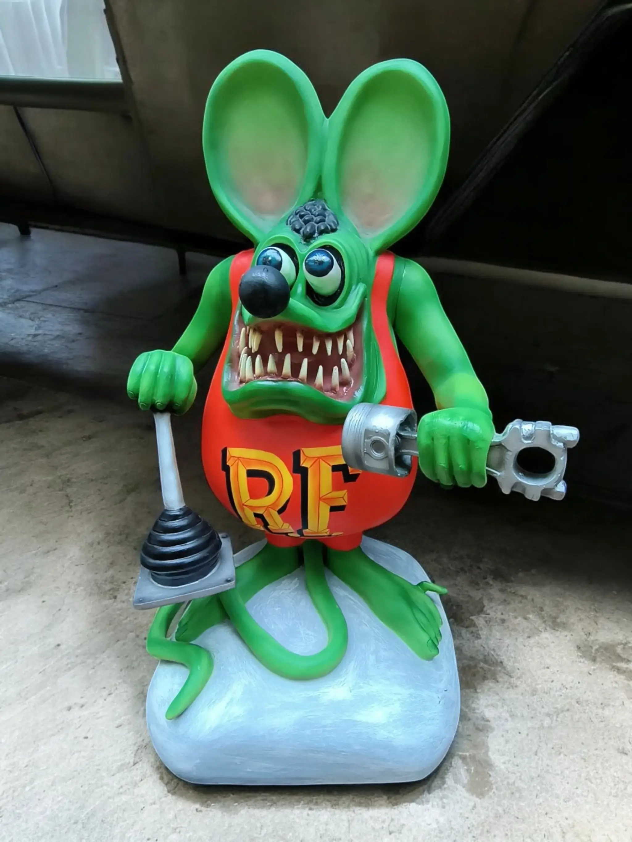 MarketPlace: Rat Fink Statue | PCARMARKET
