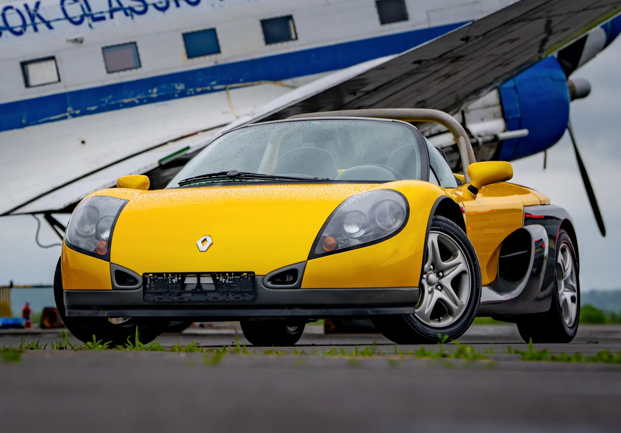MarketPlace: 11k-Mile 1996 Renault Sport Spider | PCARMARKET
