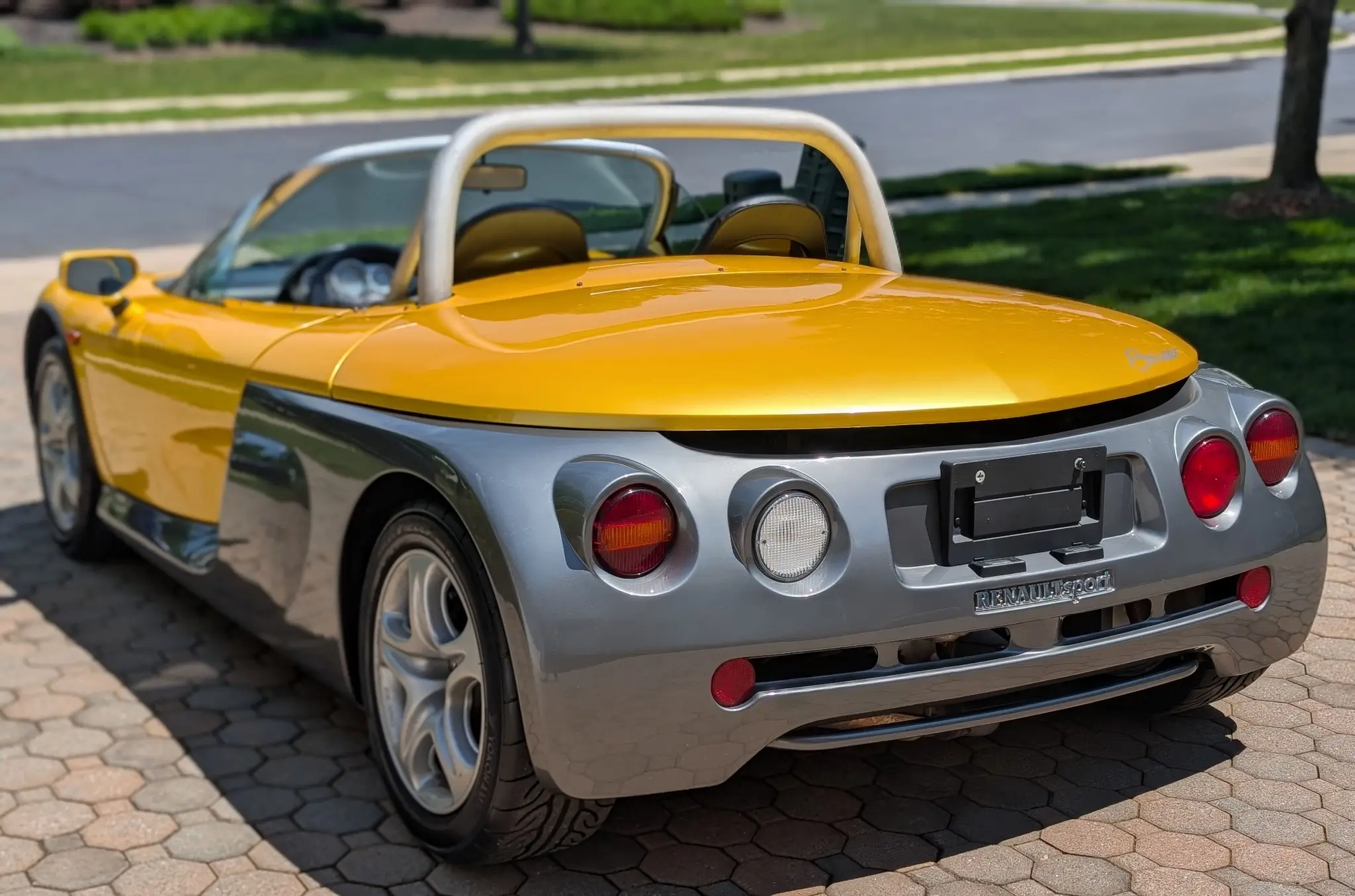 MarketPlace: 11k-Mile 1996 Renault Sport Spider | PCARMARKET
