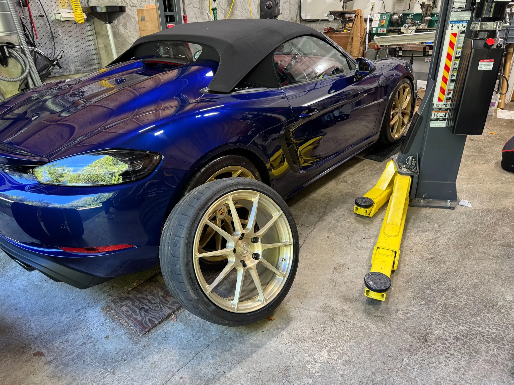 10k-Mile 2022 Porsche 718 Spyder w/ Classic Interior | PCARMARKET