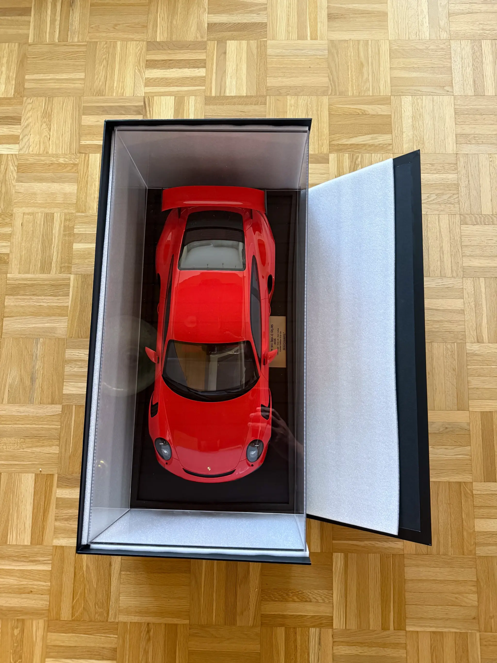 MINICHAMPS Porsche 911 RS 1995 赤 MarketPlace: Minichamps Porsche 911 991.1 GT3RS Lava Orange 1:8