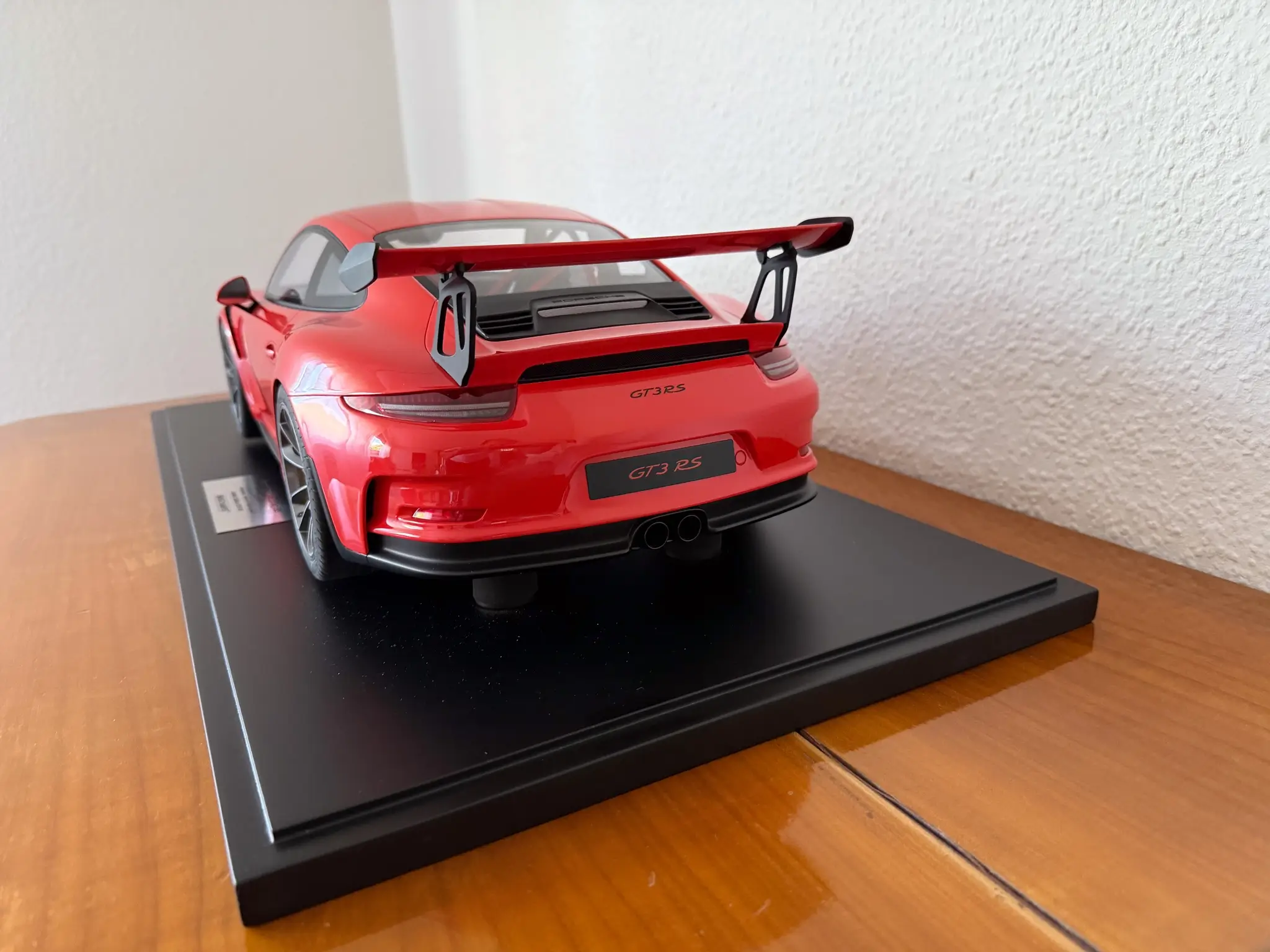 MarketPlace: Minichamps Porsche 911 991.1 GT3RS Lava Orange 1:8