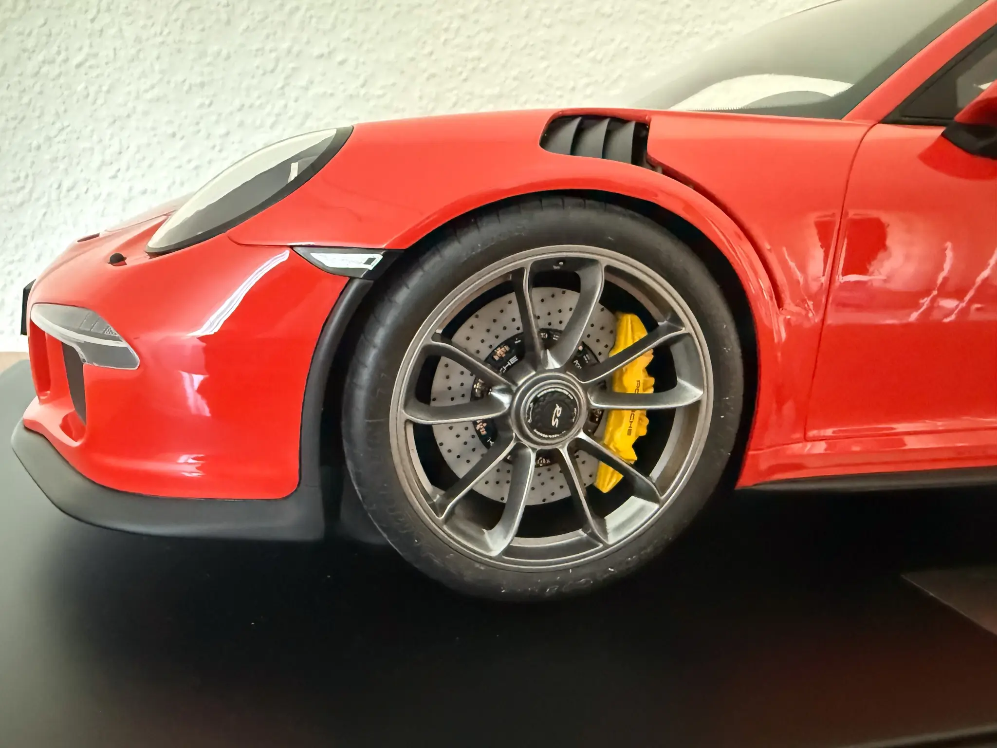 MarketPlace: Minichamps Porsche 911 991.1 GT3RS Lava Orange 1:8