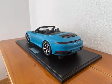 Minichamps 1:43 Porsche 911 Carrera Cabriolet año 1983 oakgrün metálica