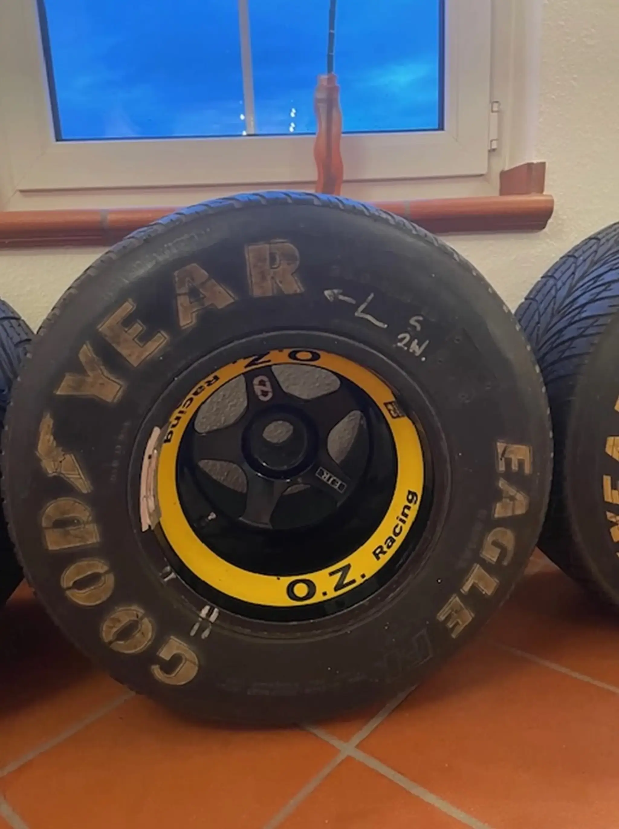 MarketPlace: Jordan F1 Team 191/192 Formula 1 Car Wheel Set with
