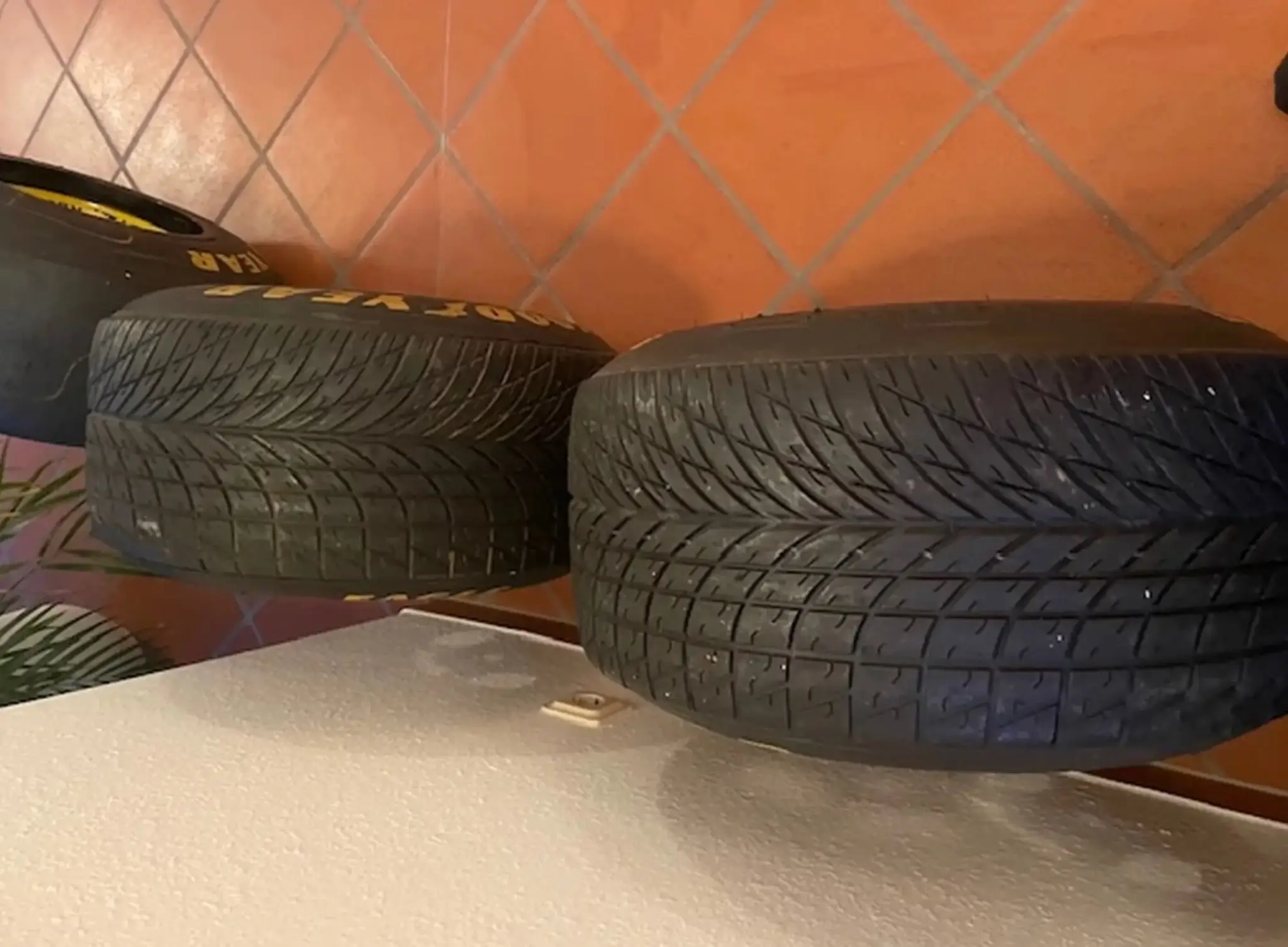 MarketPlace: Jordan F1 Team 191/192 Formula 1 Car Wheel Set with