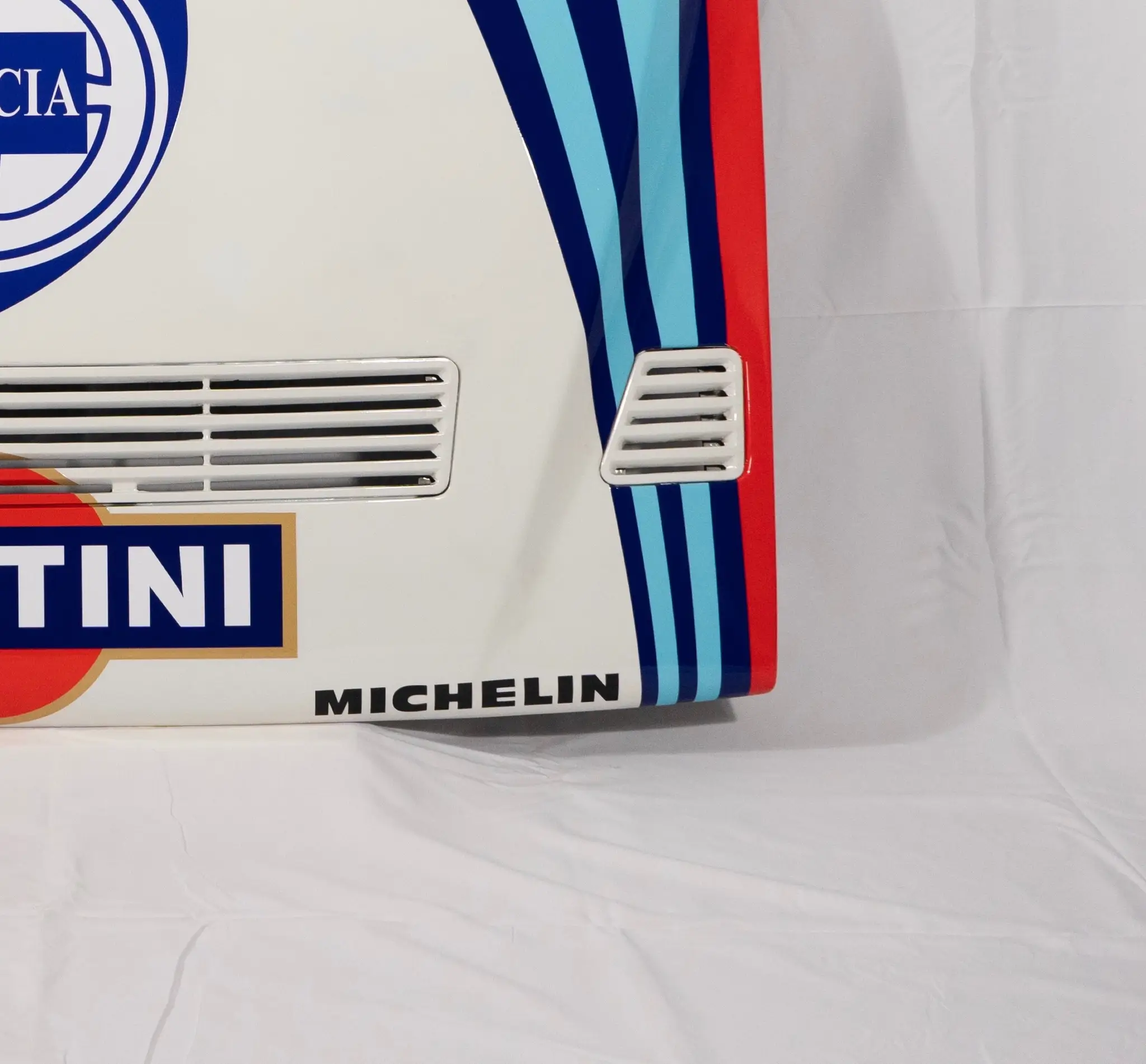 Pin's Pins Pin Badge - LANCIA - DELTA HF - FINA - D. AURIOL - RALLYE