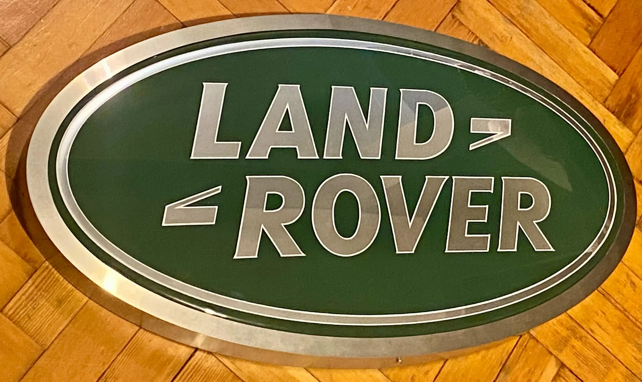 No Reserve Large Land Rover Dealership Advertising Sign | PCARMARKET