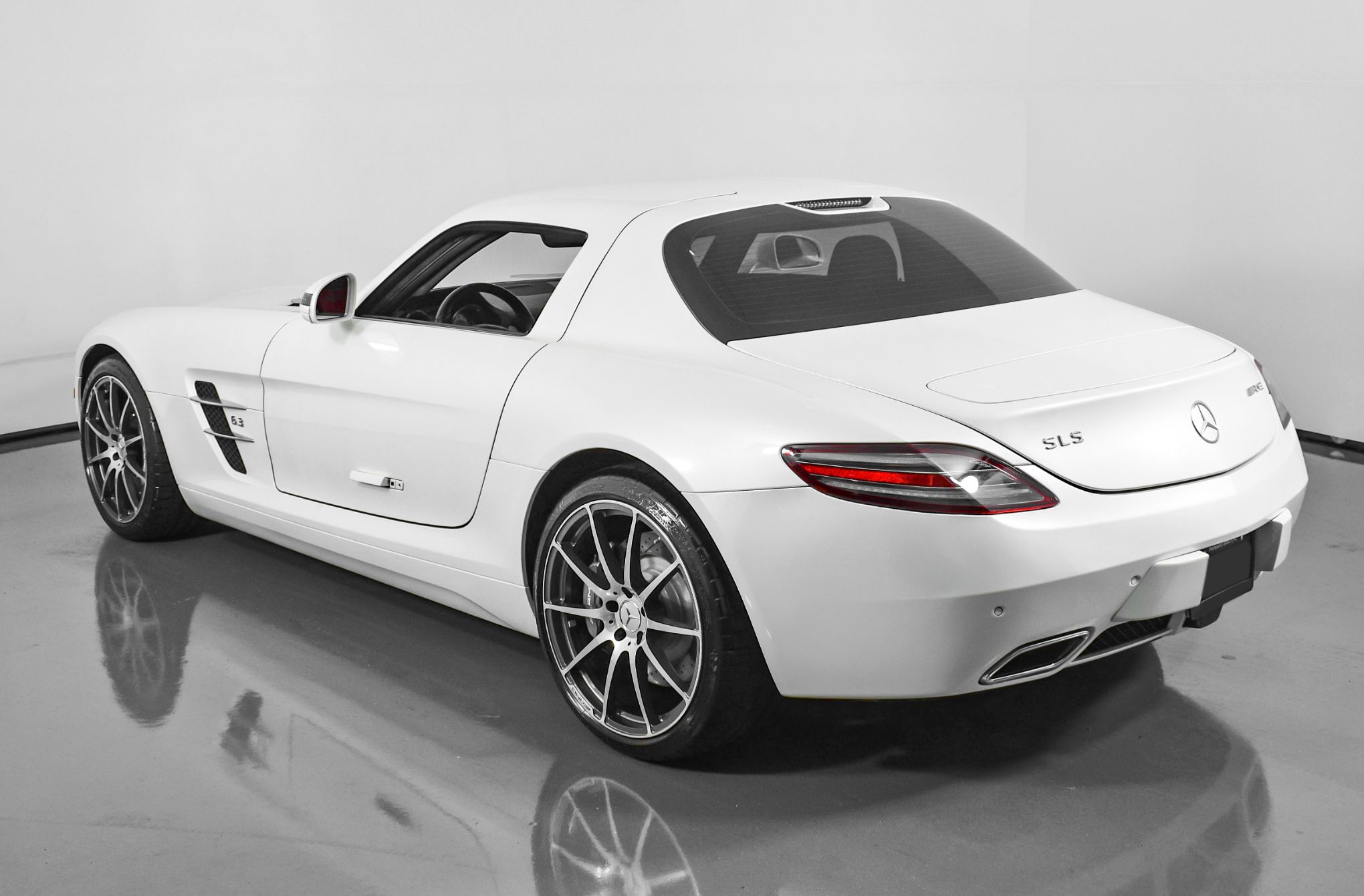 Mercedes SLS AMG ホワイト Official: Mercedes SLS AMG Matte Edition (White or Black) - Japan Only