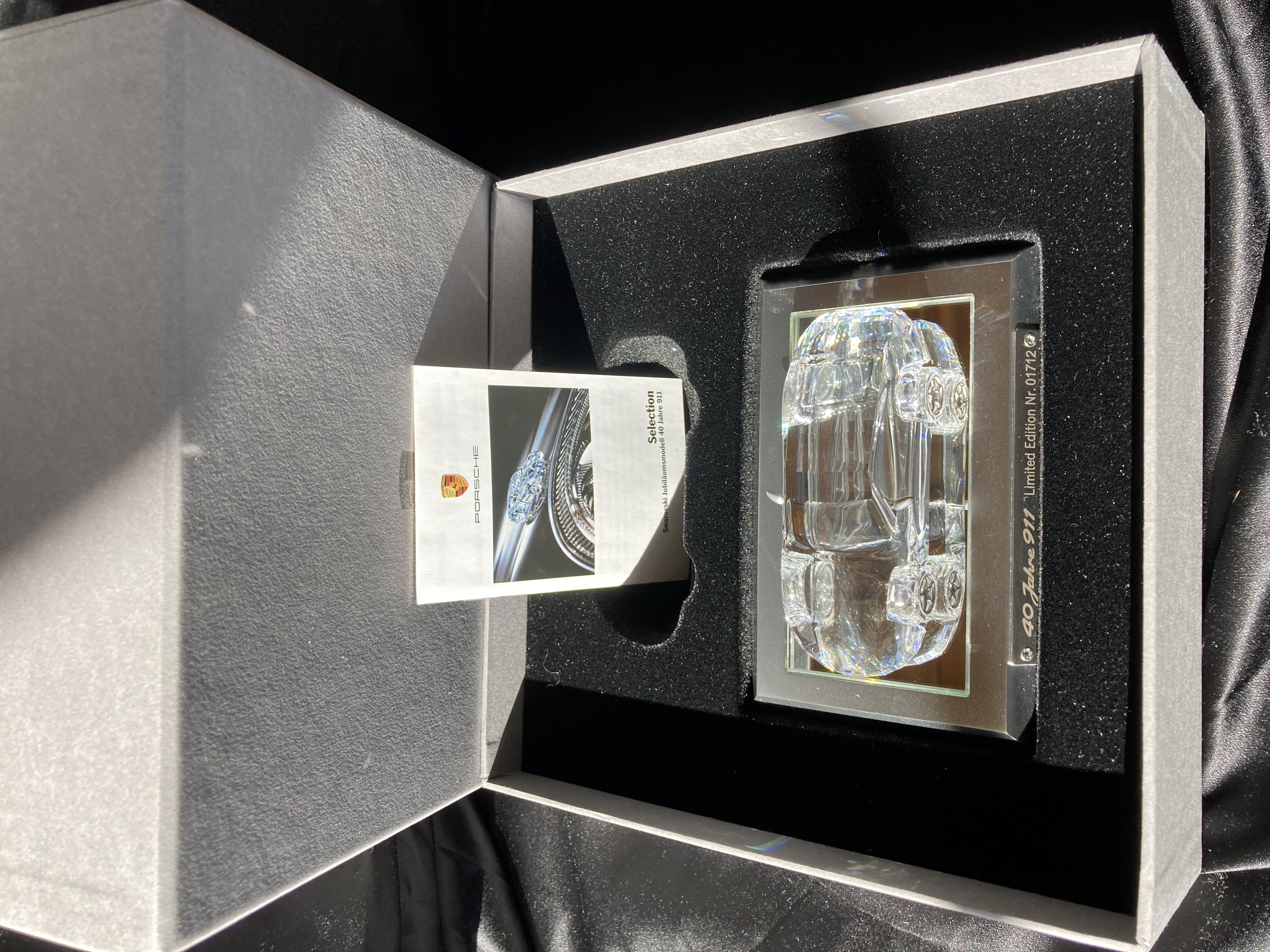 No Reserve Swarovski Crystal 1:43 Scale 40th Anniversary 911