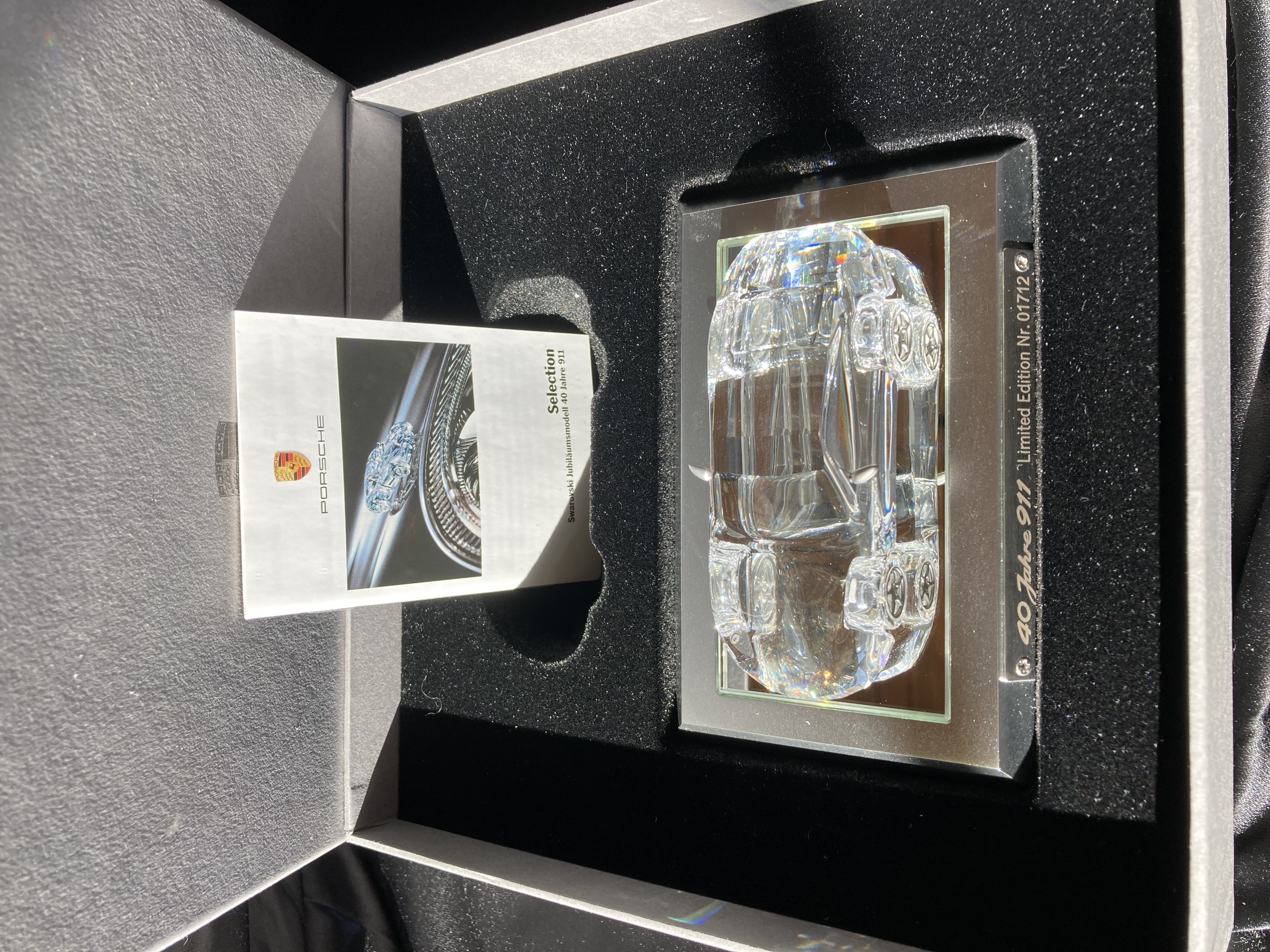 No Reserve Swarovski Crystal 1:43 Scale 40th Anniversary 911