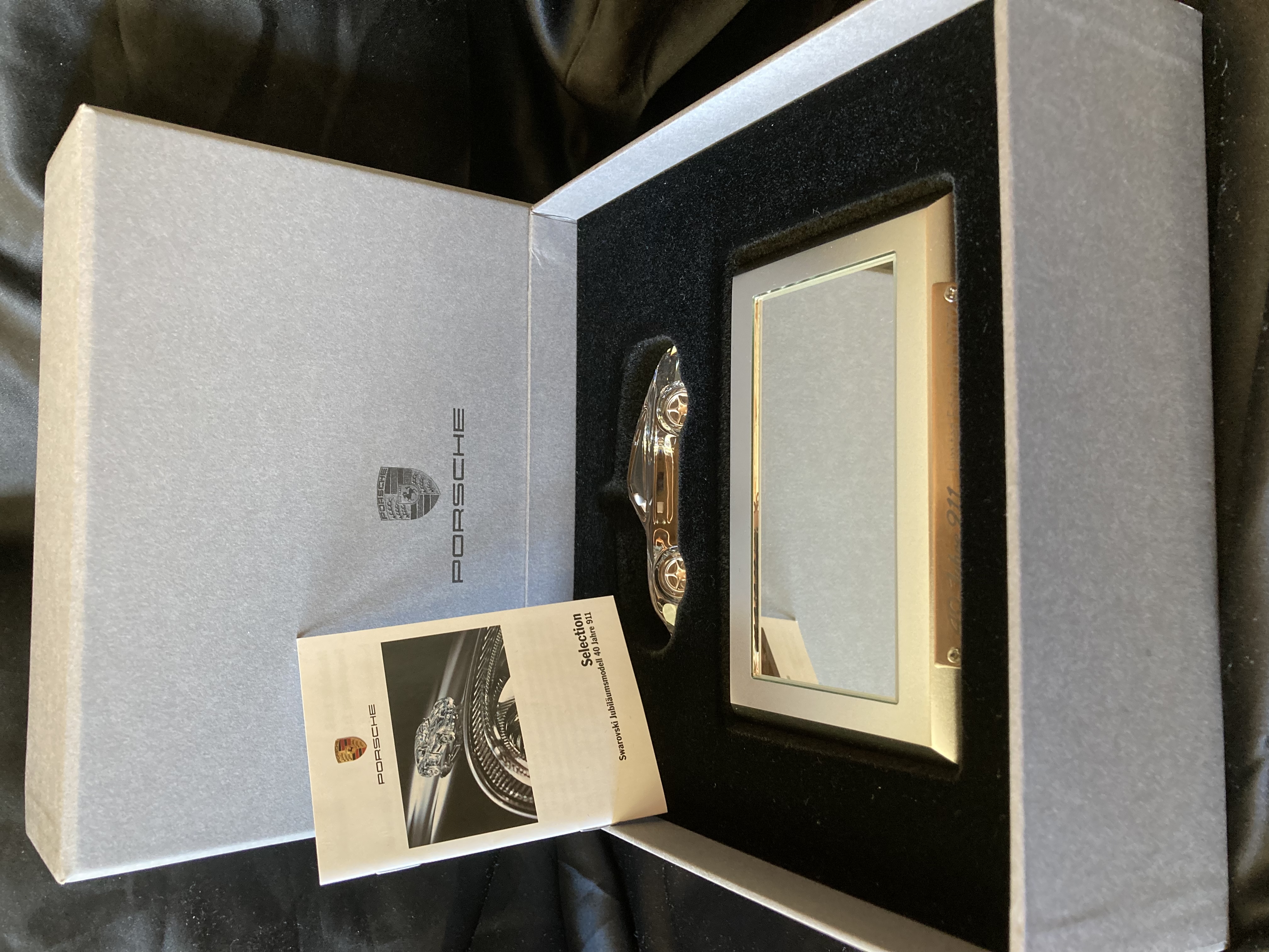 No Reserve Swarovski Crystal 1:43 Scale 40th Anniversary 911 No Reserve Swarovski Crystal 1:43 Scale 40th Anniversary 911