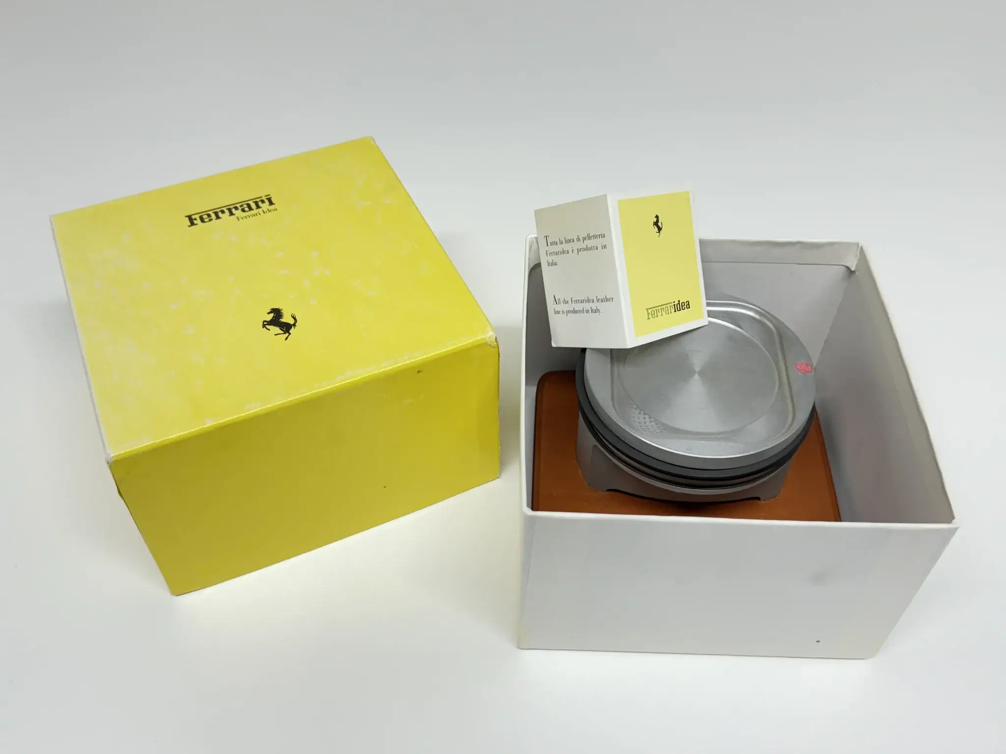 MP: Collection of Ferrari Decorative Accessories | PCARMARKET