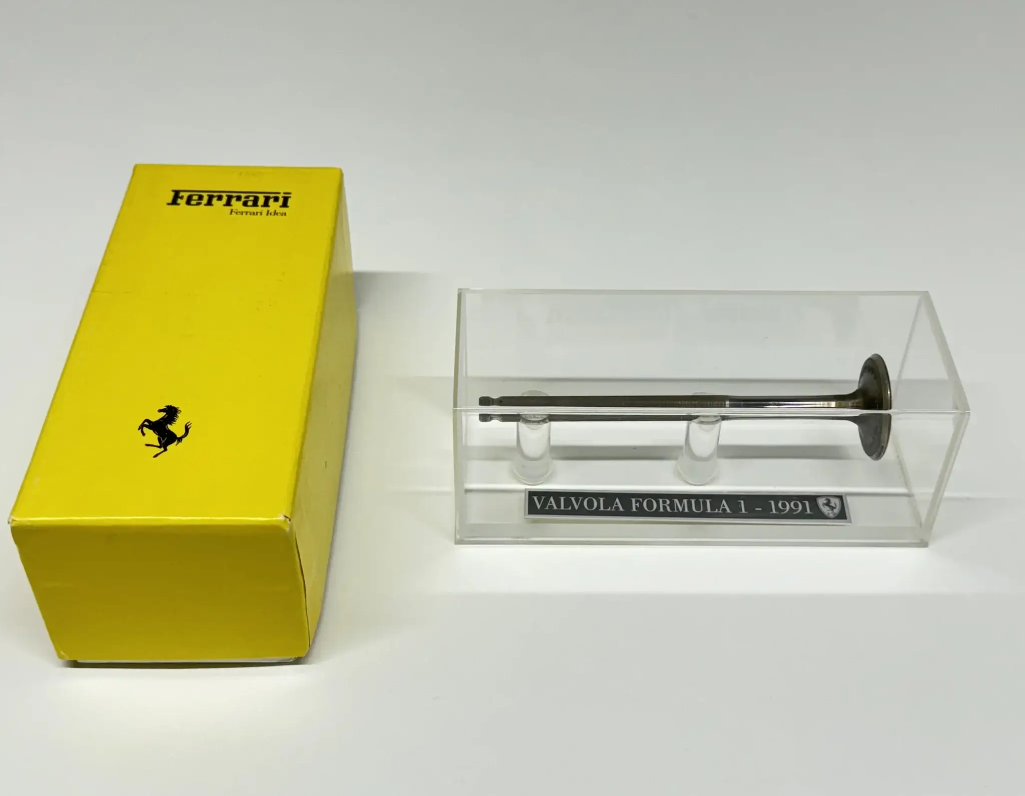 MP: Collection of Ferrari Decorative Accessories | PCARMARKET