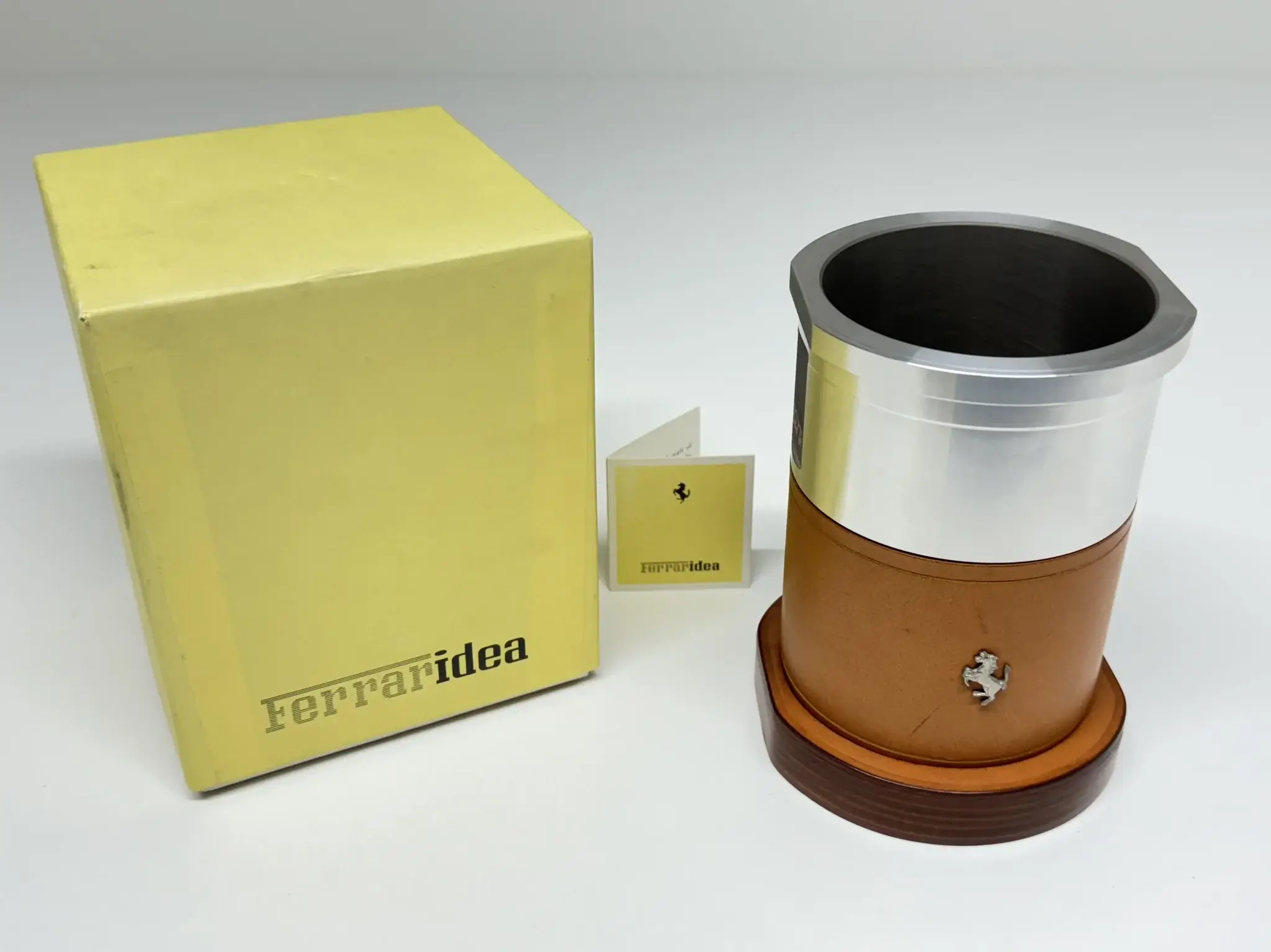 MP: Collection of Ferrari Decorative Accessories | PCARMARKET