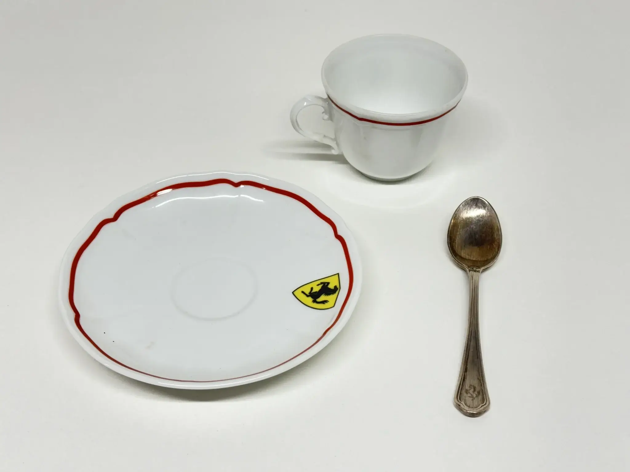 MP: Ferrari Ristorante Cavallino Dinnerware Set | PCARMARKET