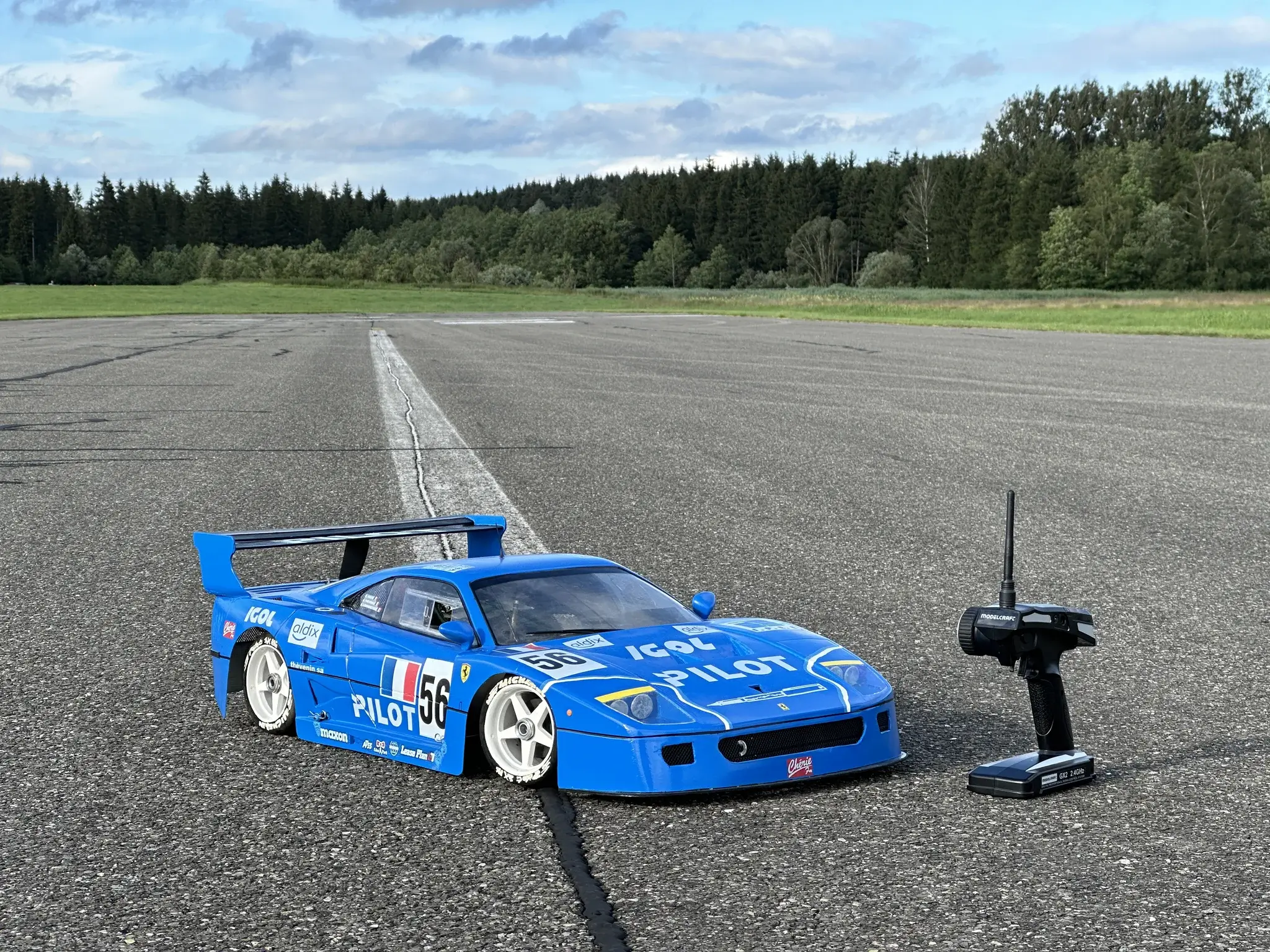 MP: Huge Super Scale RC-Petrol PILOT Ferrari F40 LM | PCARMARKET