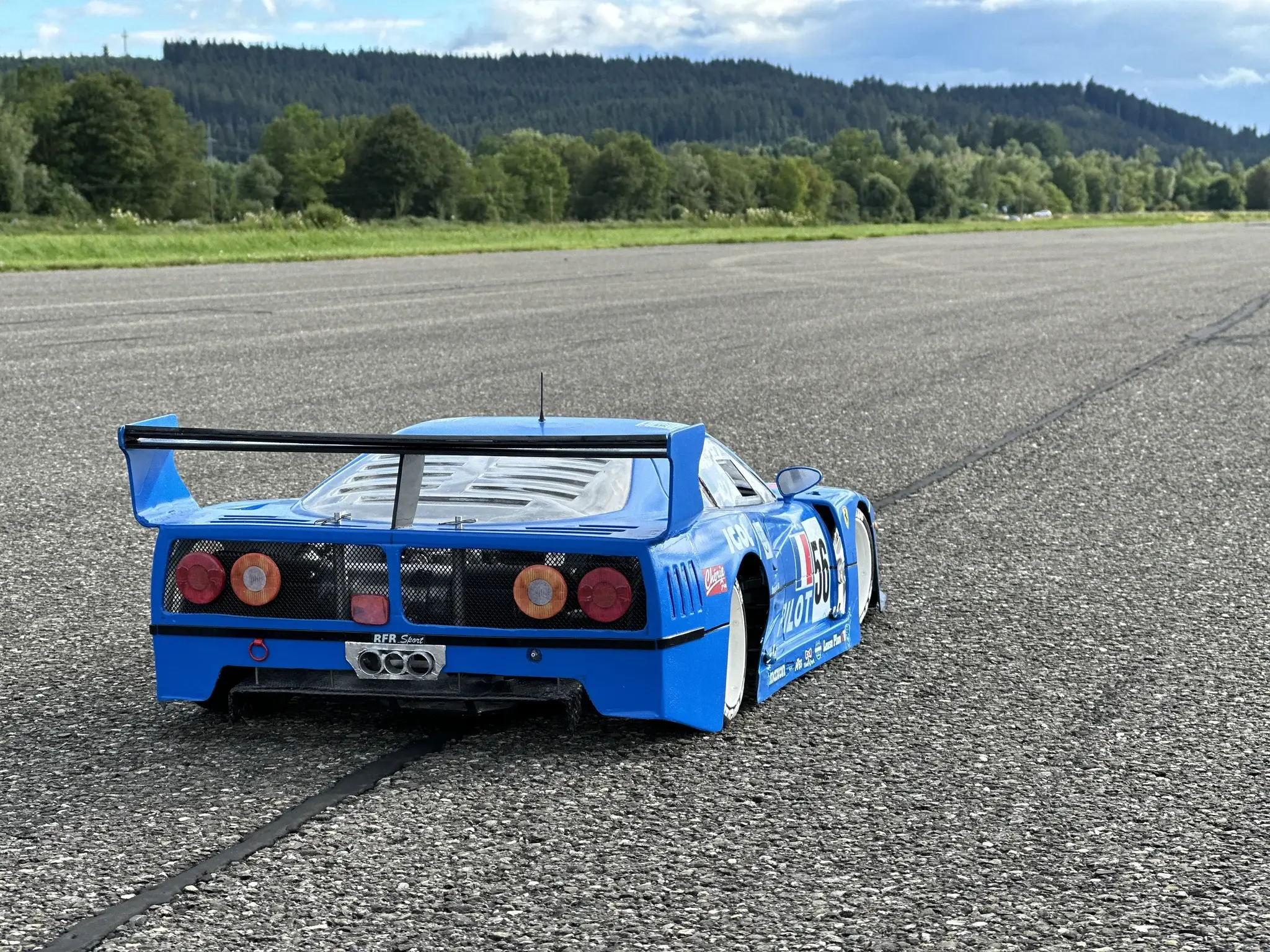 MP: Huge Super Scale RC-Petrol PILOT Ferrari F40 LM | PCARMARKET
