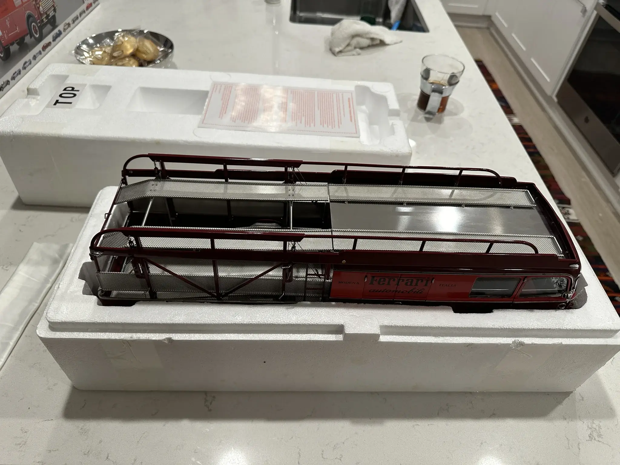 MP: CMC Ferrari Race Car Transporter 1:18 Scale | PCARMARKET